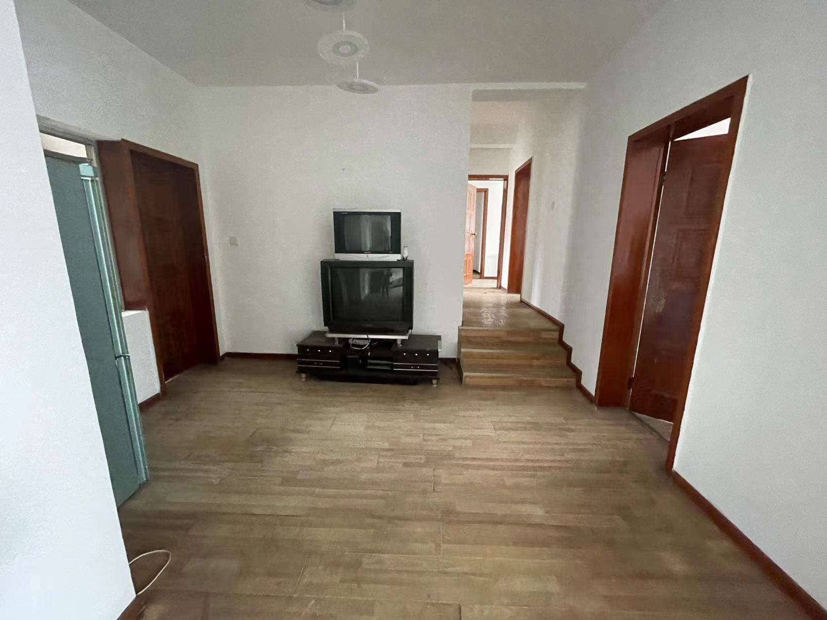 湘银二期世纪花园  4室2厅1卫   60.00万 湘银二期世纪花园  4室2厅1卫   60.00万室内图