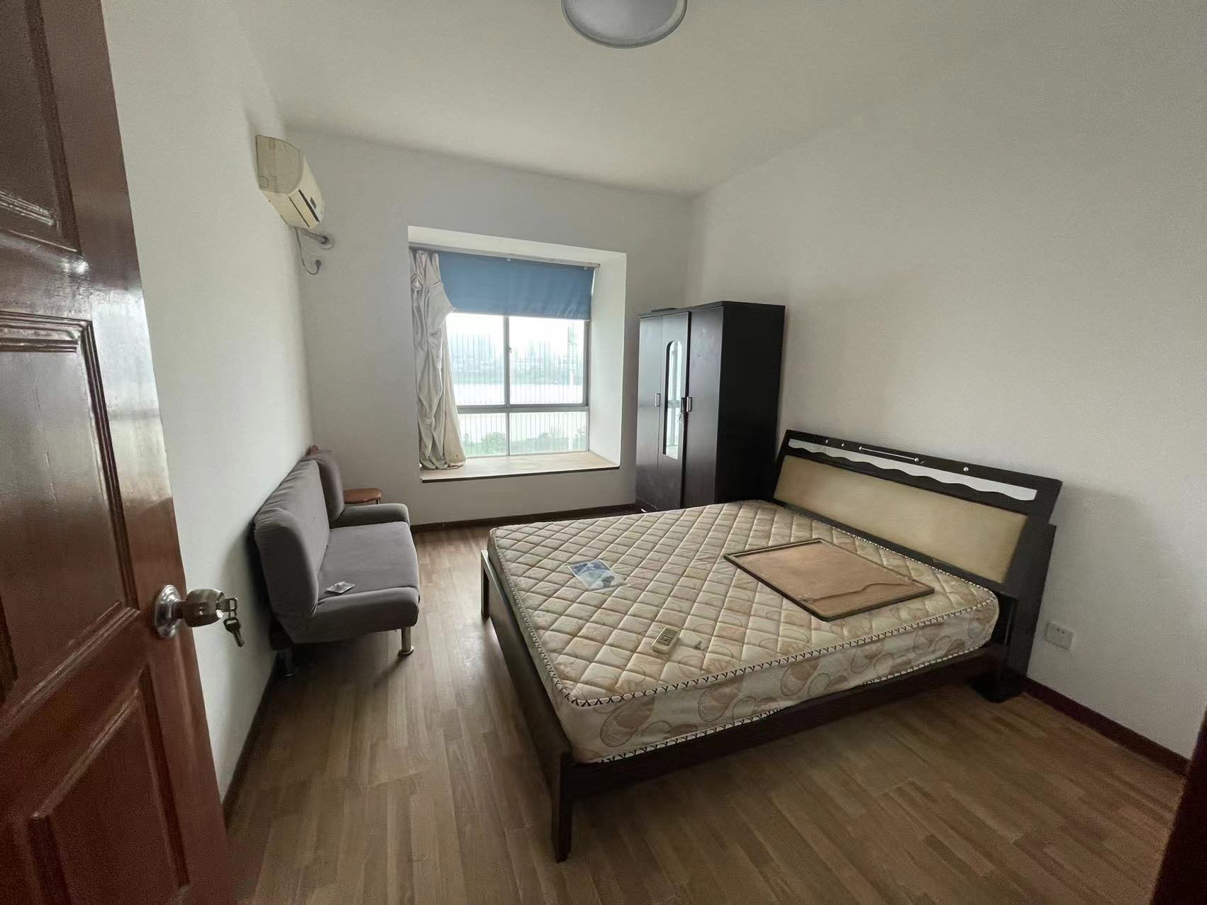 湘银二期世纪花园  4室2厅1卫   60.00万 湘银二期世纪花园  4室2厅1卫   60.00万室内图