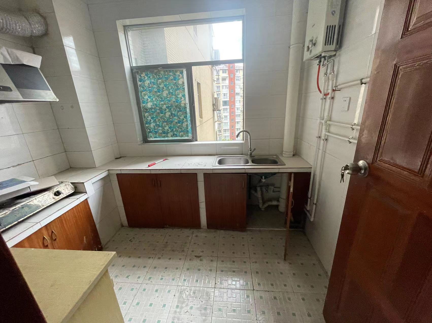 湘银二期世纪花园  4室2厅1卫   60.00万 湘银二期世纪花园  4室2厅1卫   60.00万室内图