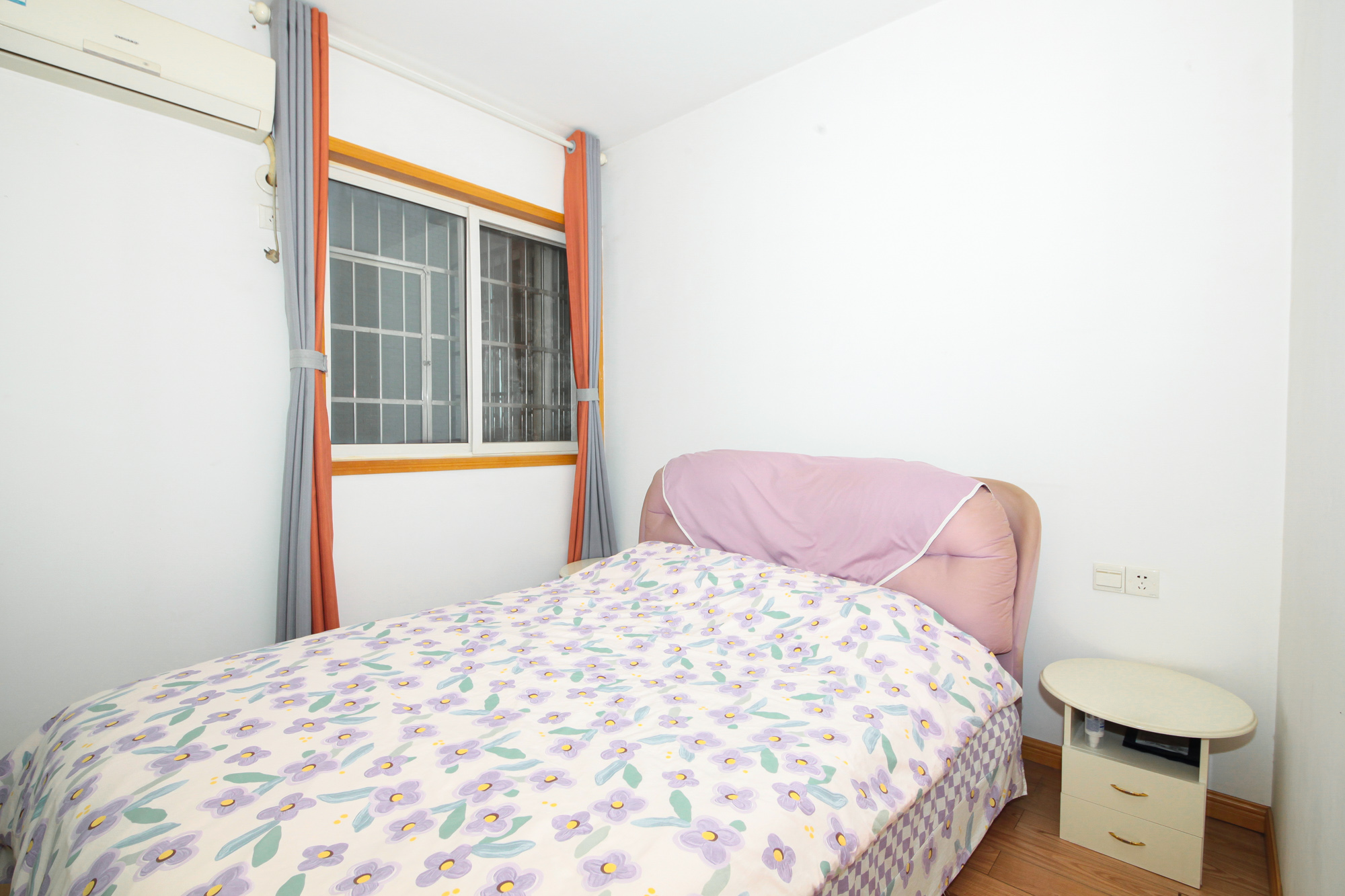 锦璨家园  3室2厅2卫   69.80万 锦璨家园  3室2厅2卫   69.80万卧室