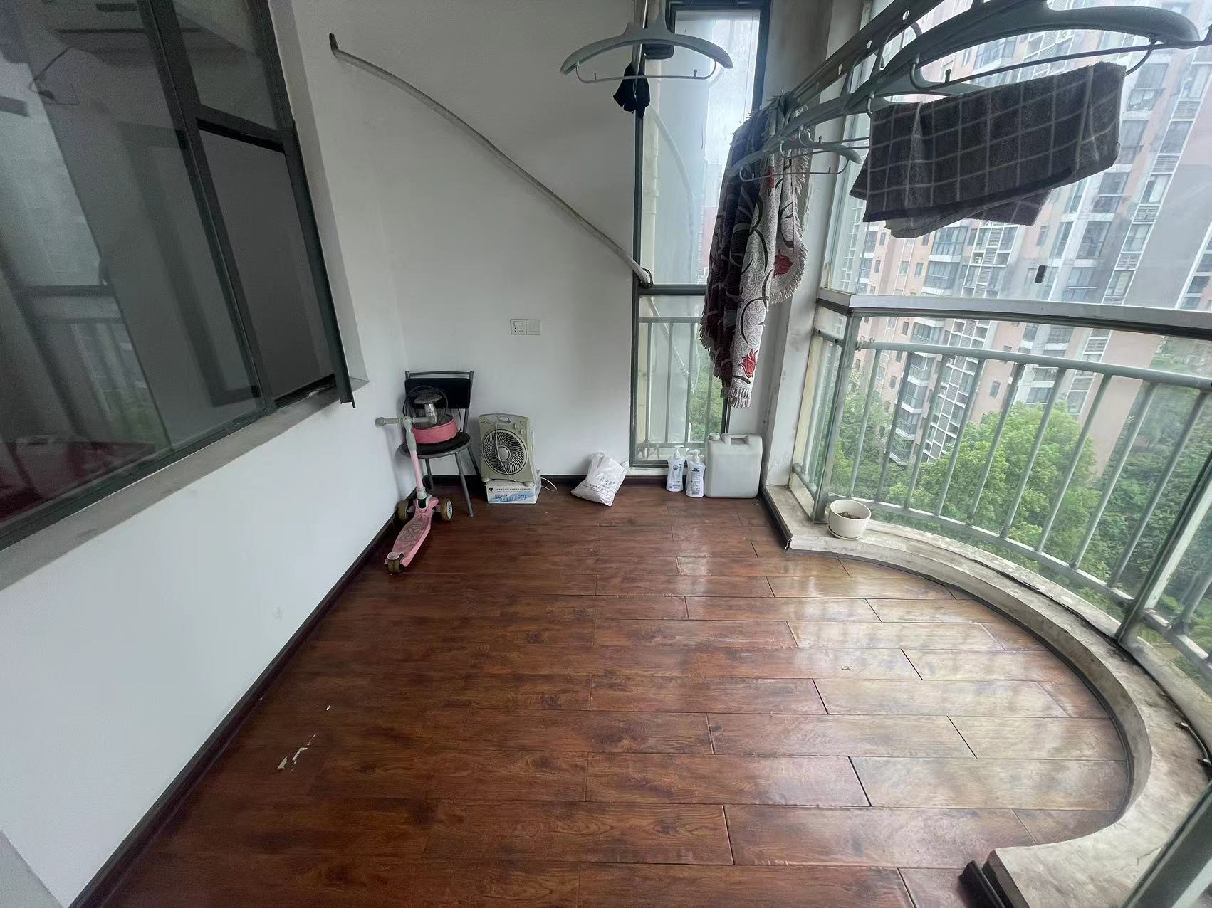 庐山春天一期桃李苑  3室2厅1卫    56.0万 庐山春天一期桃李苑  3室2厅1卫    56.0万室内图