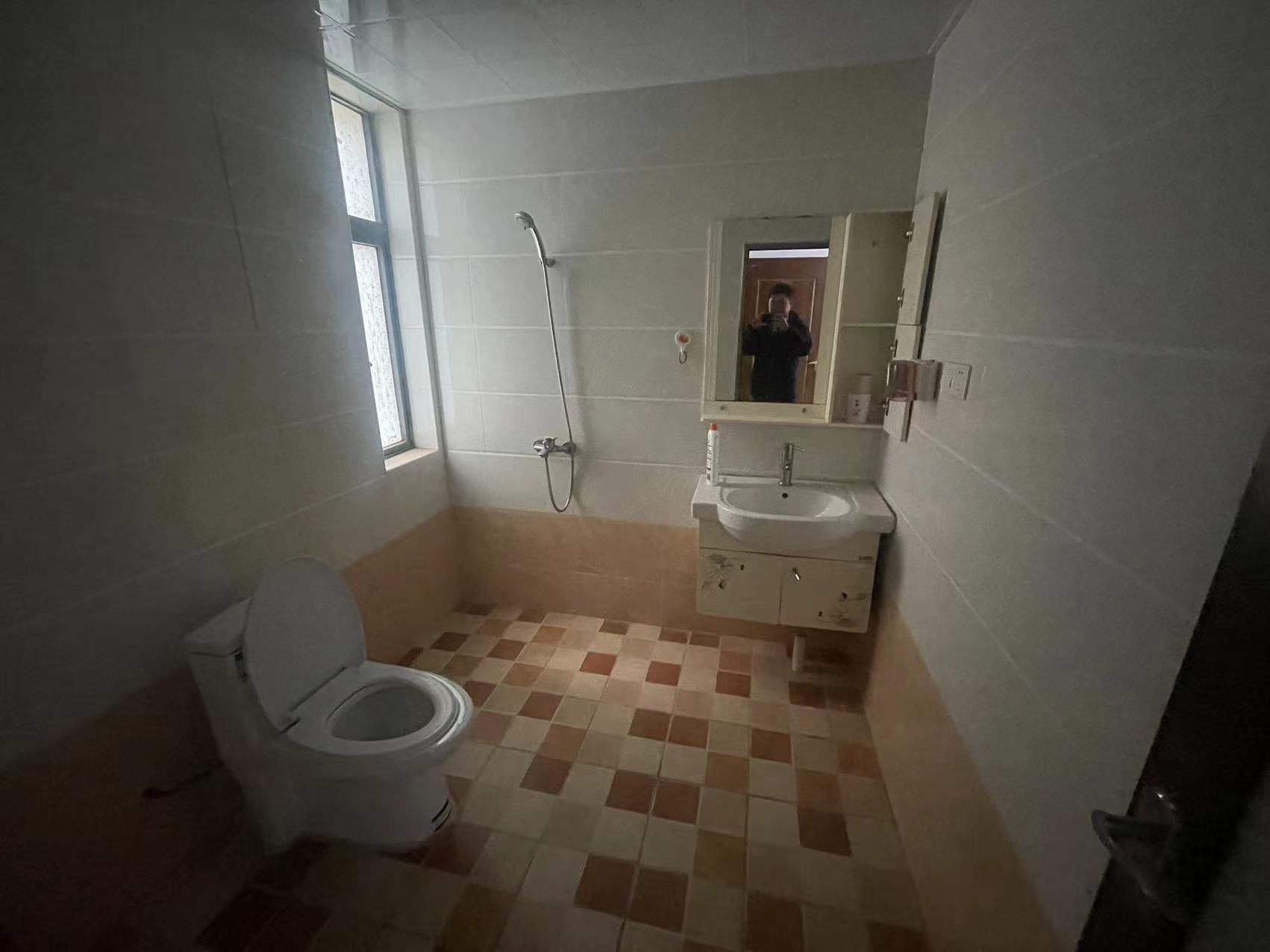 庐山春天一期桃李苑  3室2厅1卫    56.0万 庐山春天一期桃李苑  3室2厅1卫    56.0万室内图