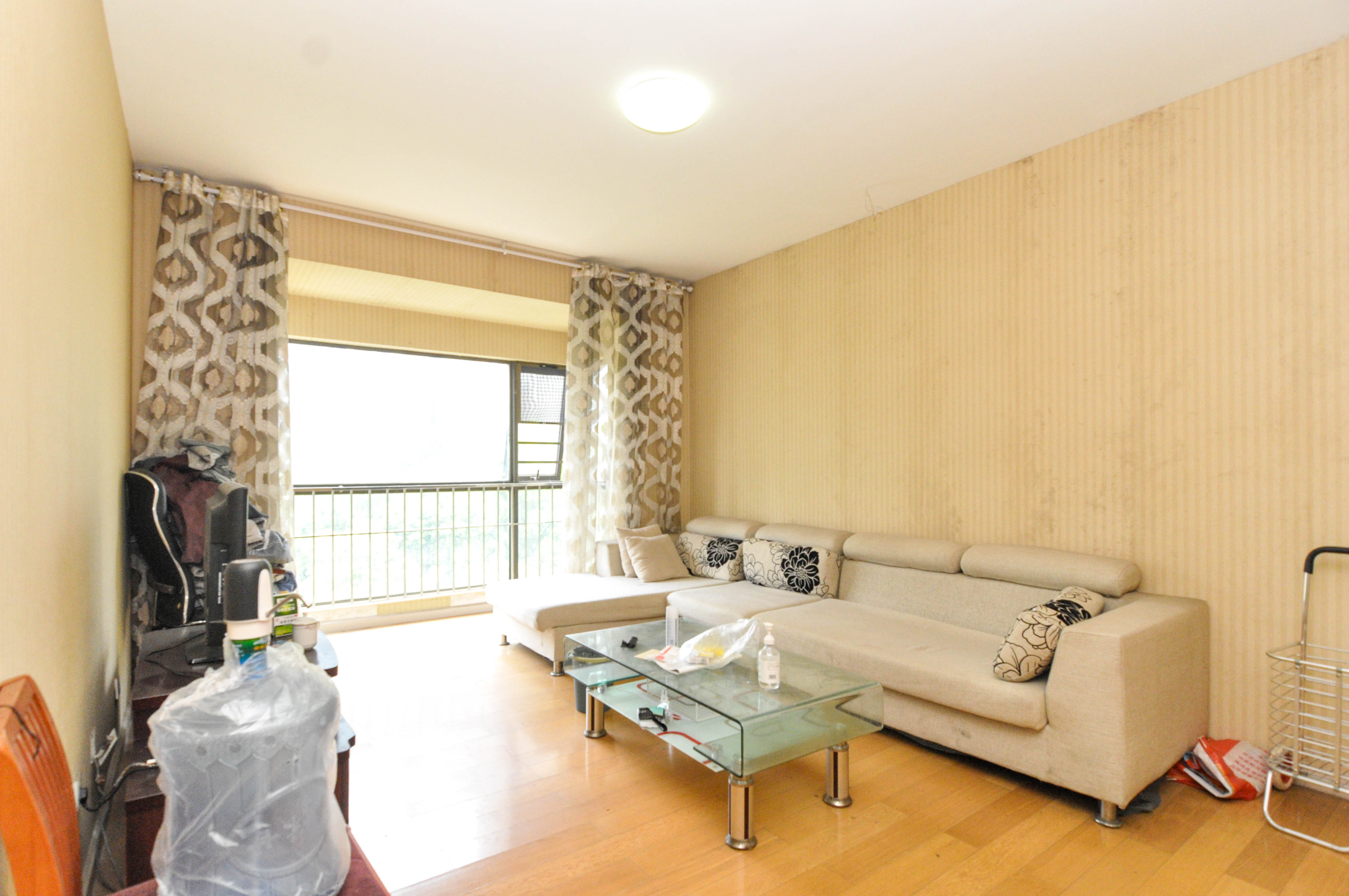 远大麓园  3室2厅2卫    81.0万客厅