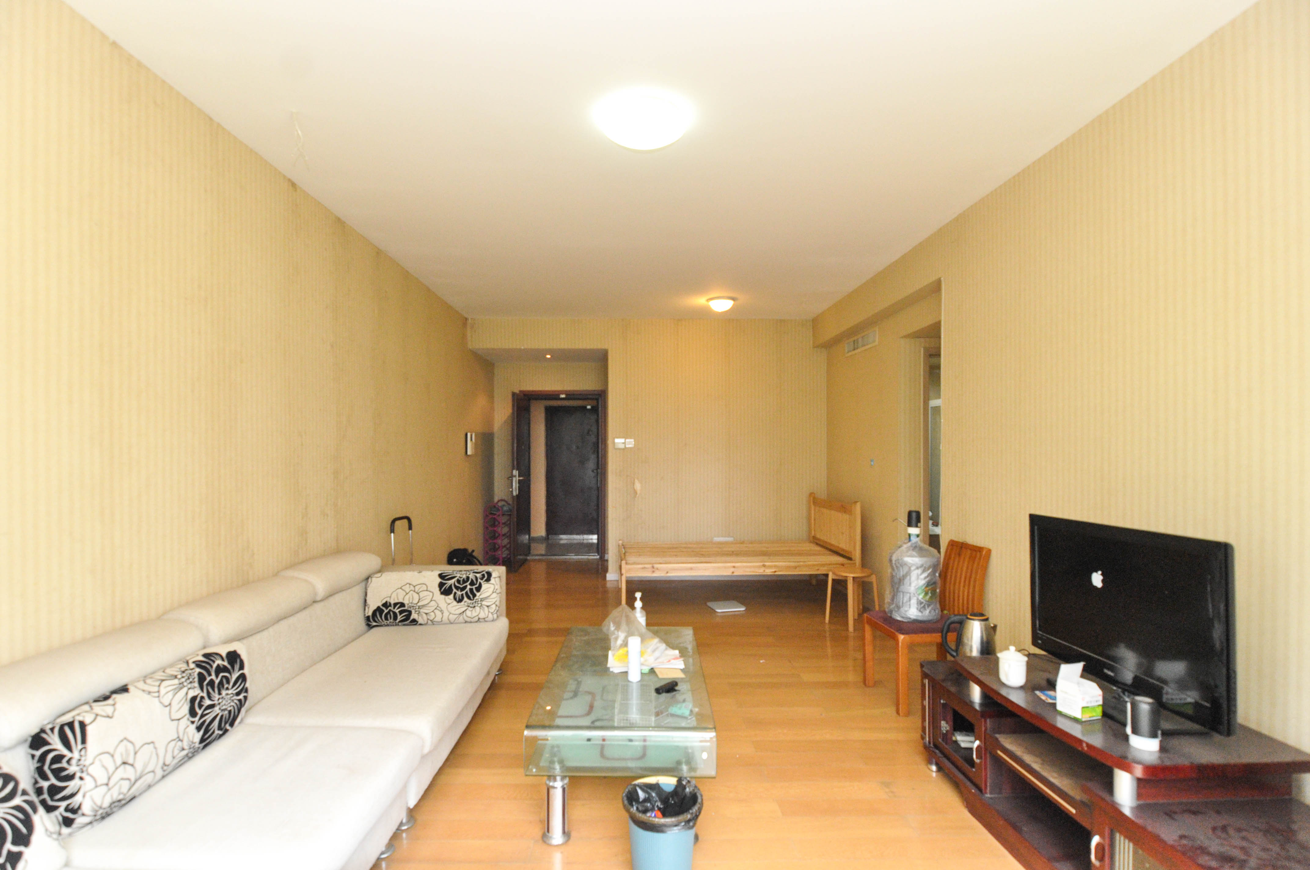 远大麓园  3室2厅2卫    81.0万客厅