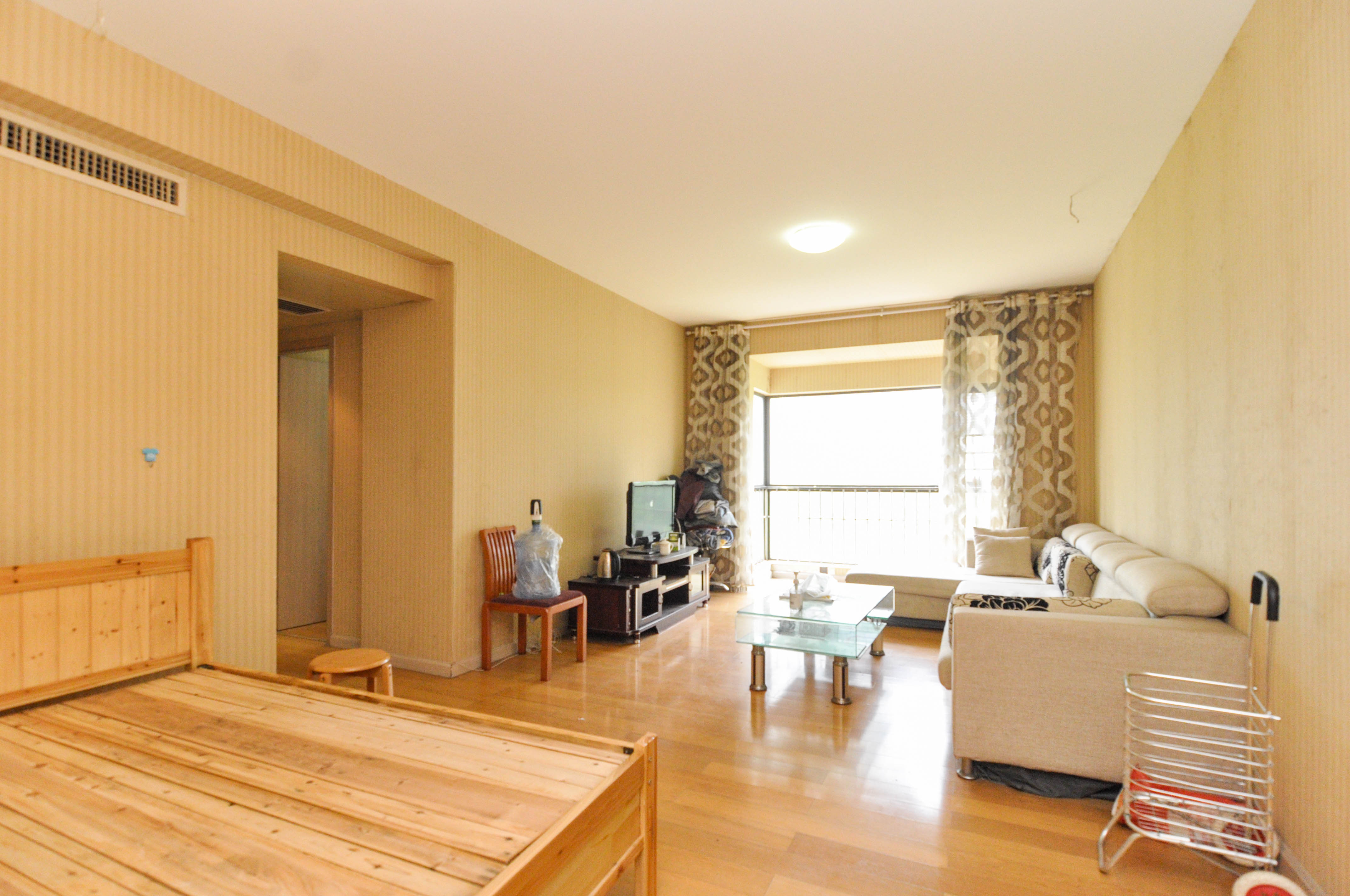 远大麓园  3室2厅2卫    81.0万客厅