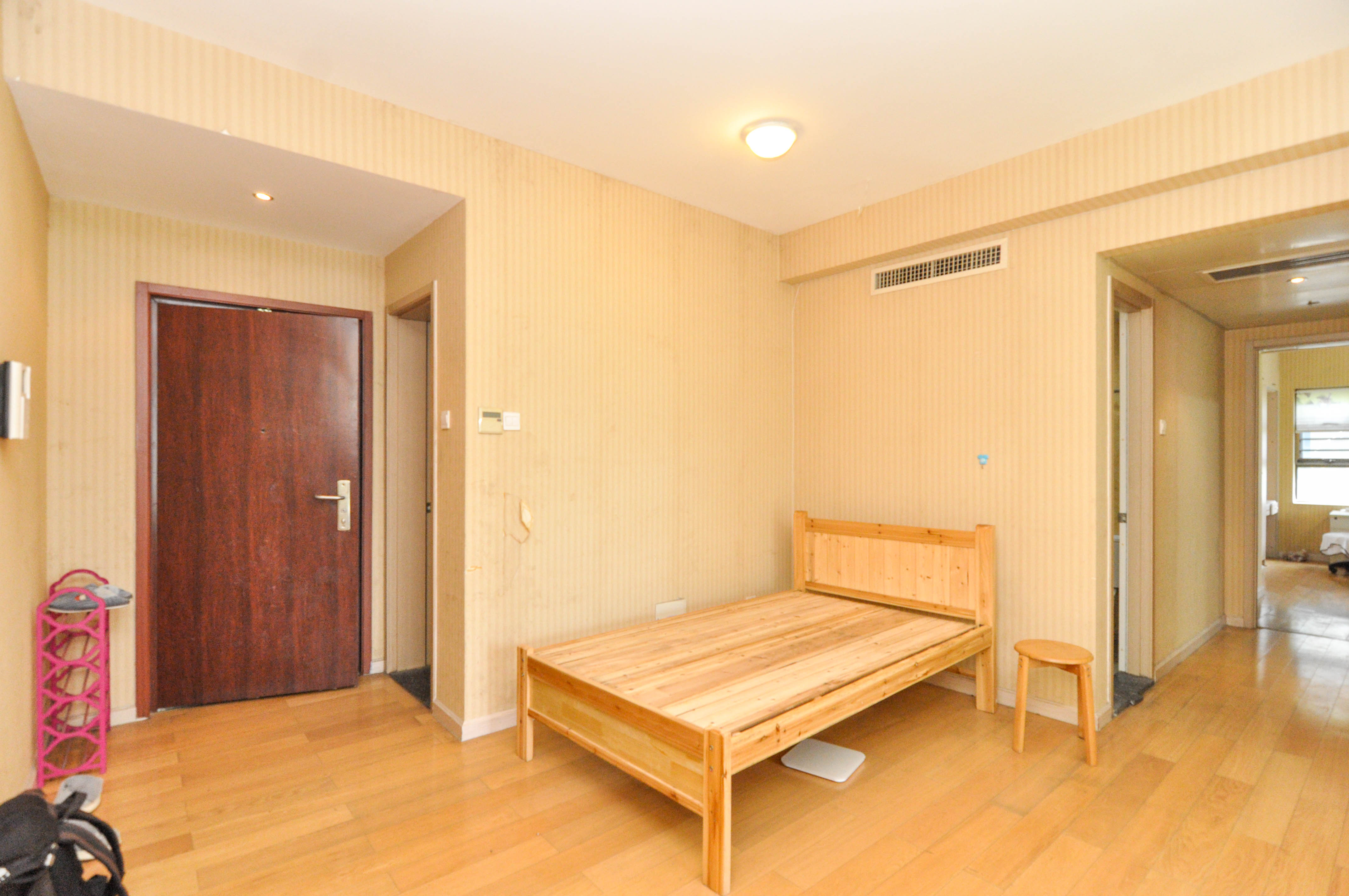 远大麓园  3室2厅2卫    81.0万客厅