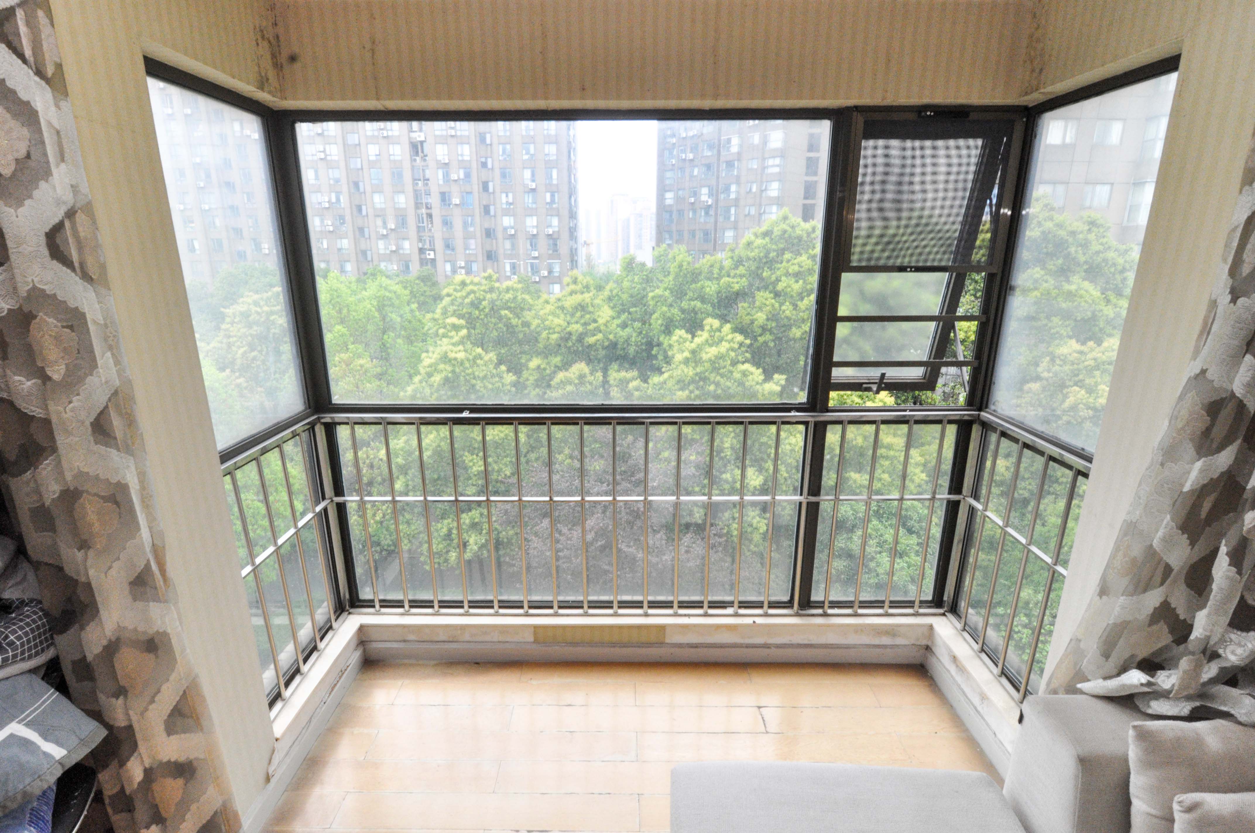 远大麓园  3室2厅2卫    81.0万阳台