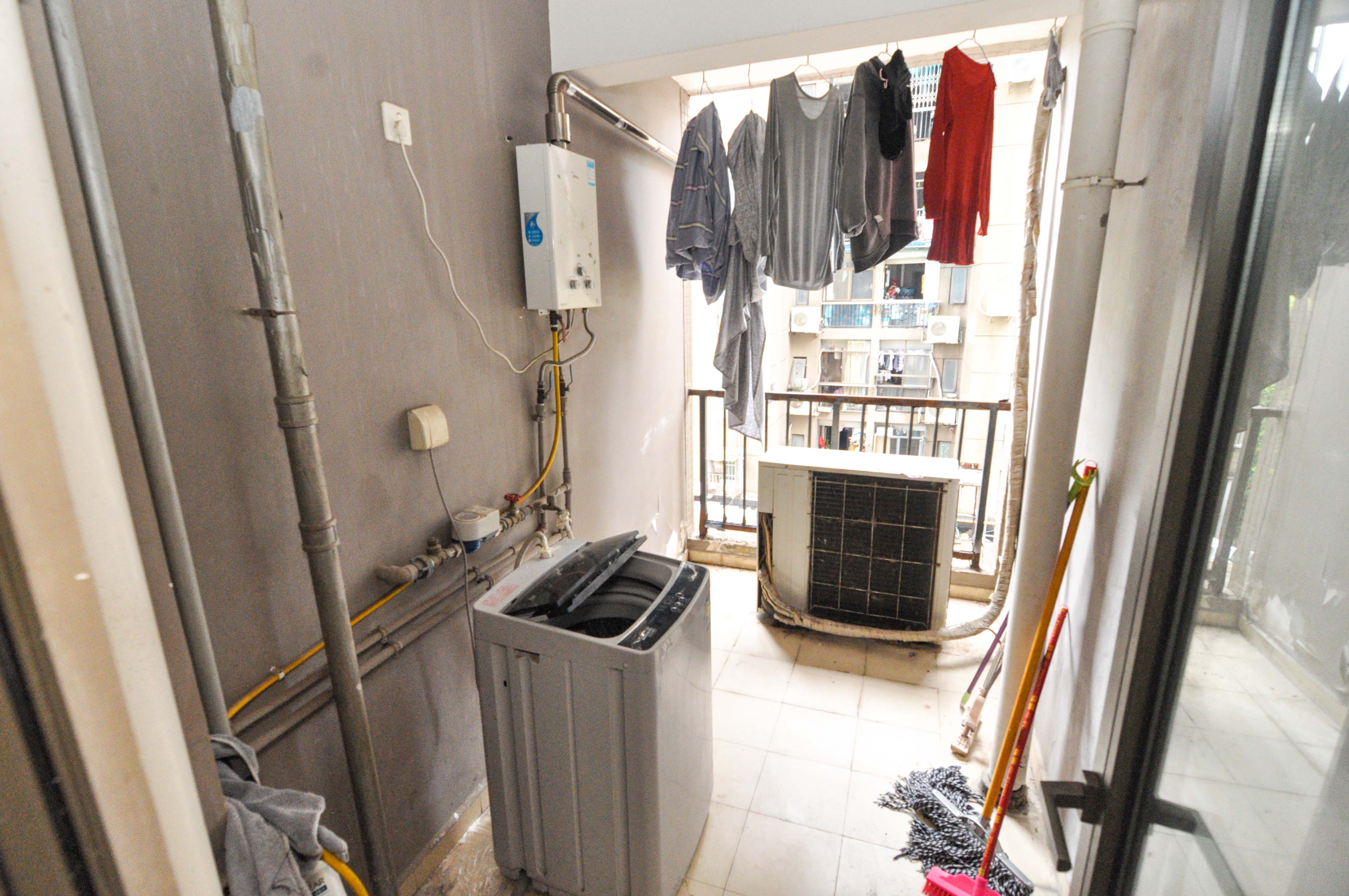 远大麓园  3室2厅2卫    81.0万厨房