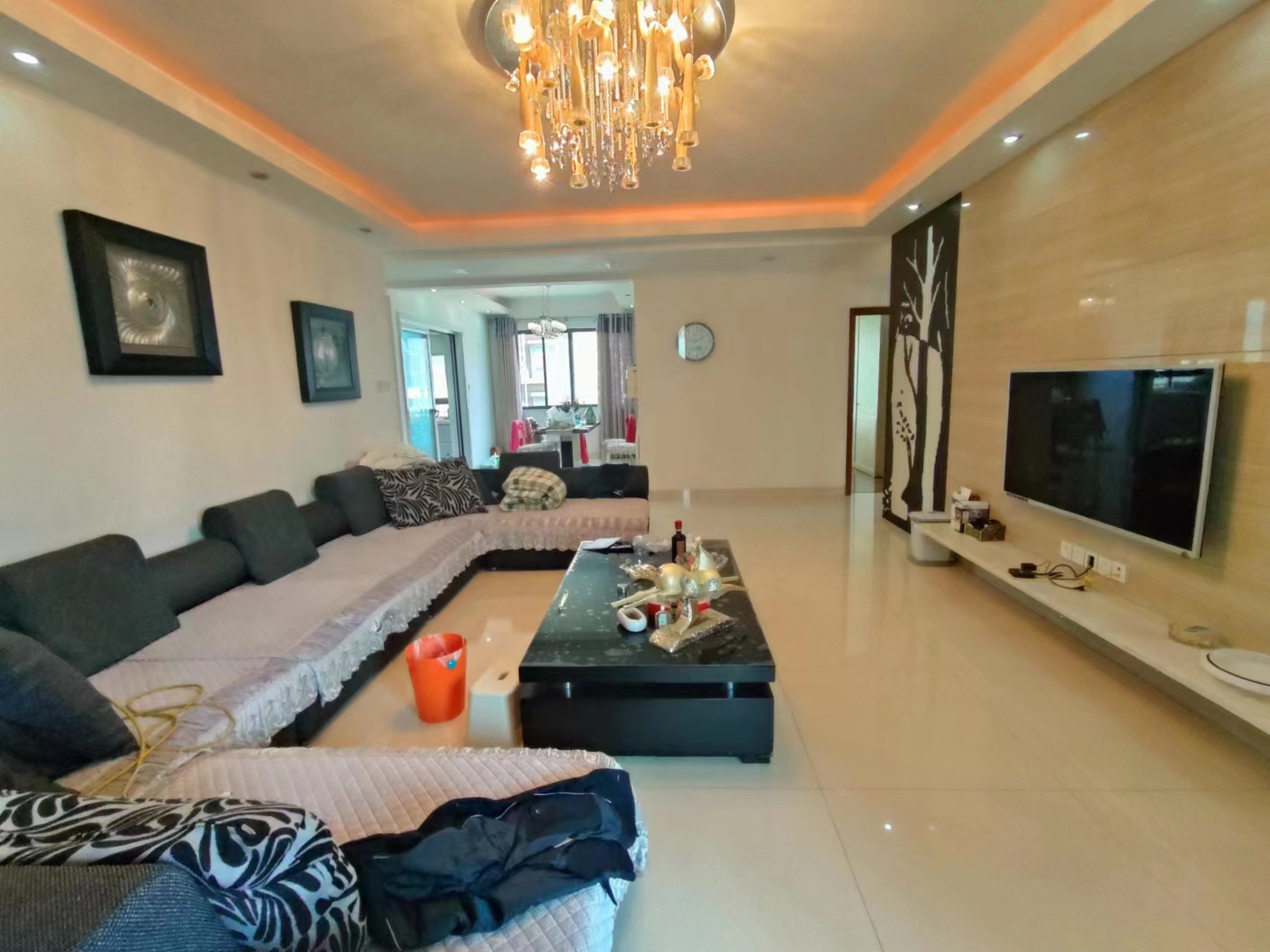 城市风景  3室2厅2卫    77.8万 城市风景  3室2厅2卫    77.8万