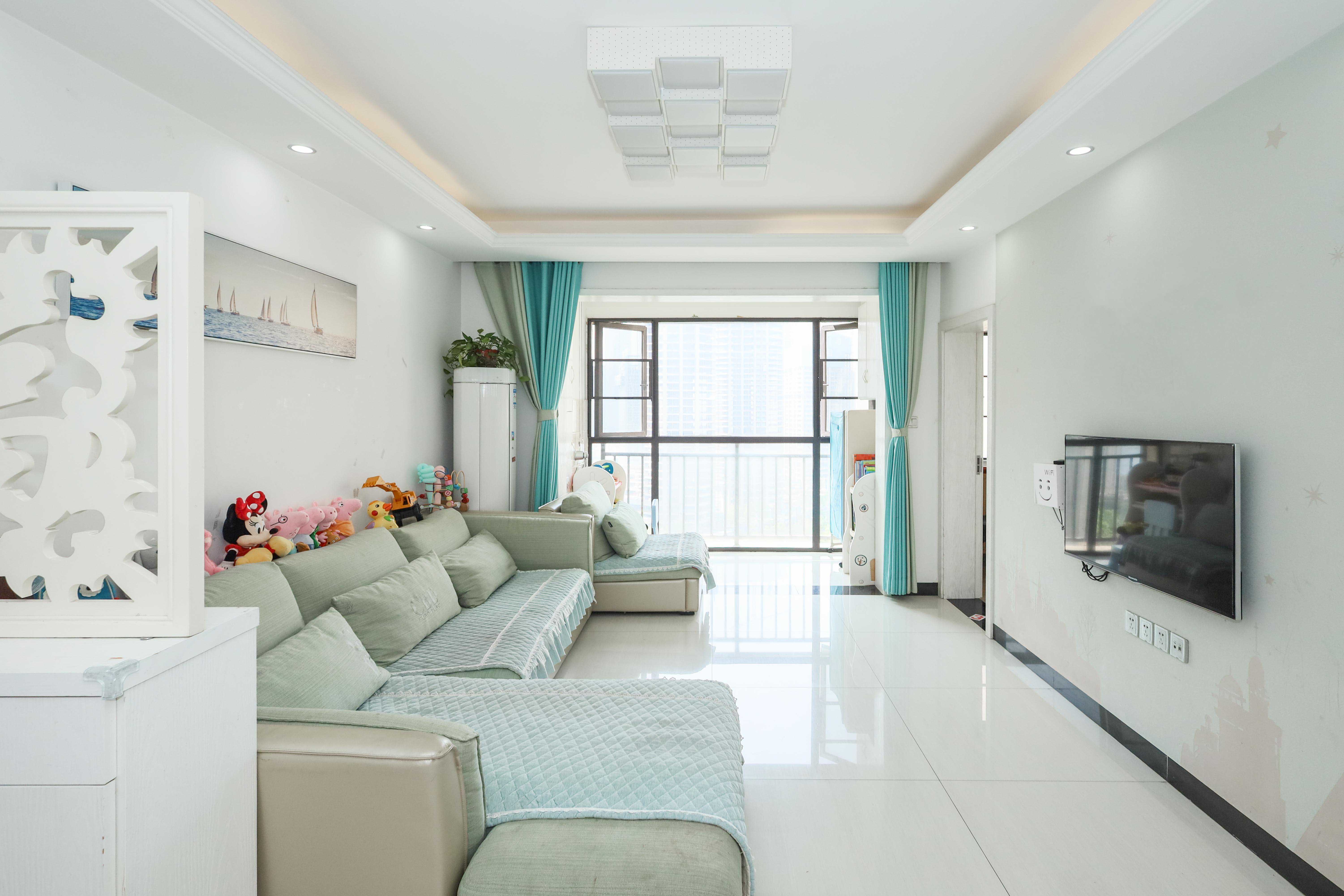 和泓梅溪四季  3室2厅1卫    128.0万客厅