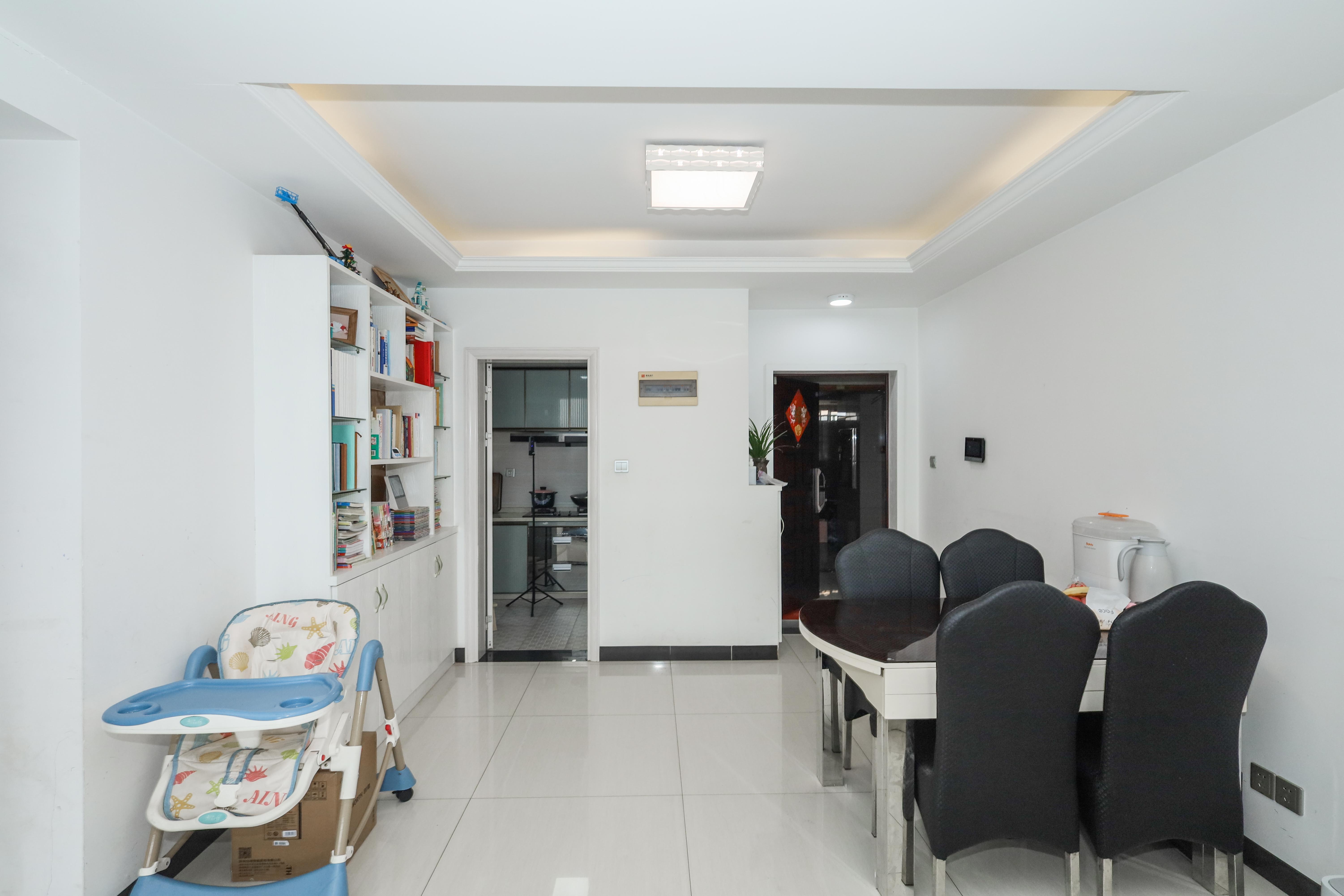 和泓梅溪四季  3室2厅1卫    128.0万客厅