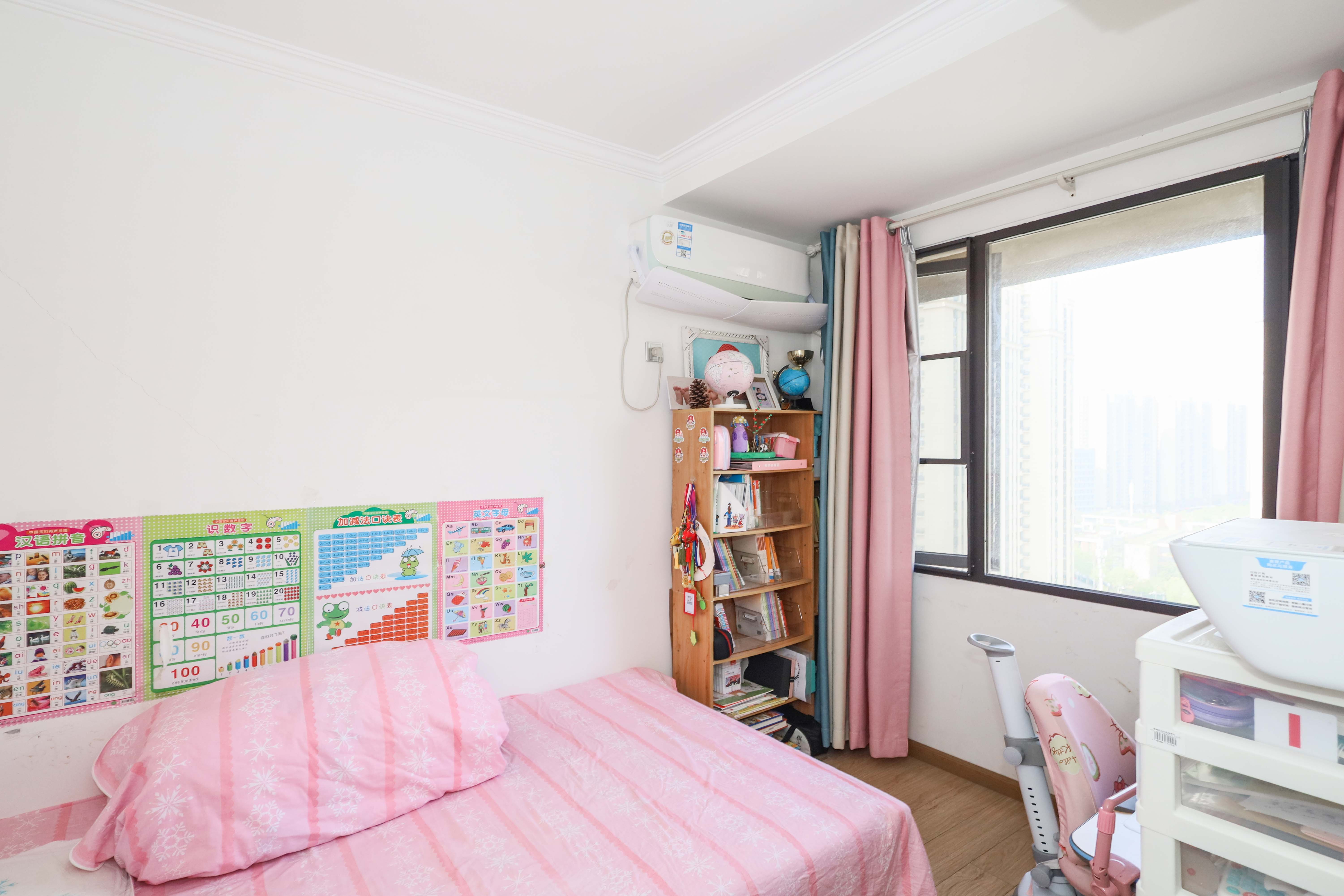 和泓梅溪四季  3室2厅1卫    128.0万卧室