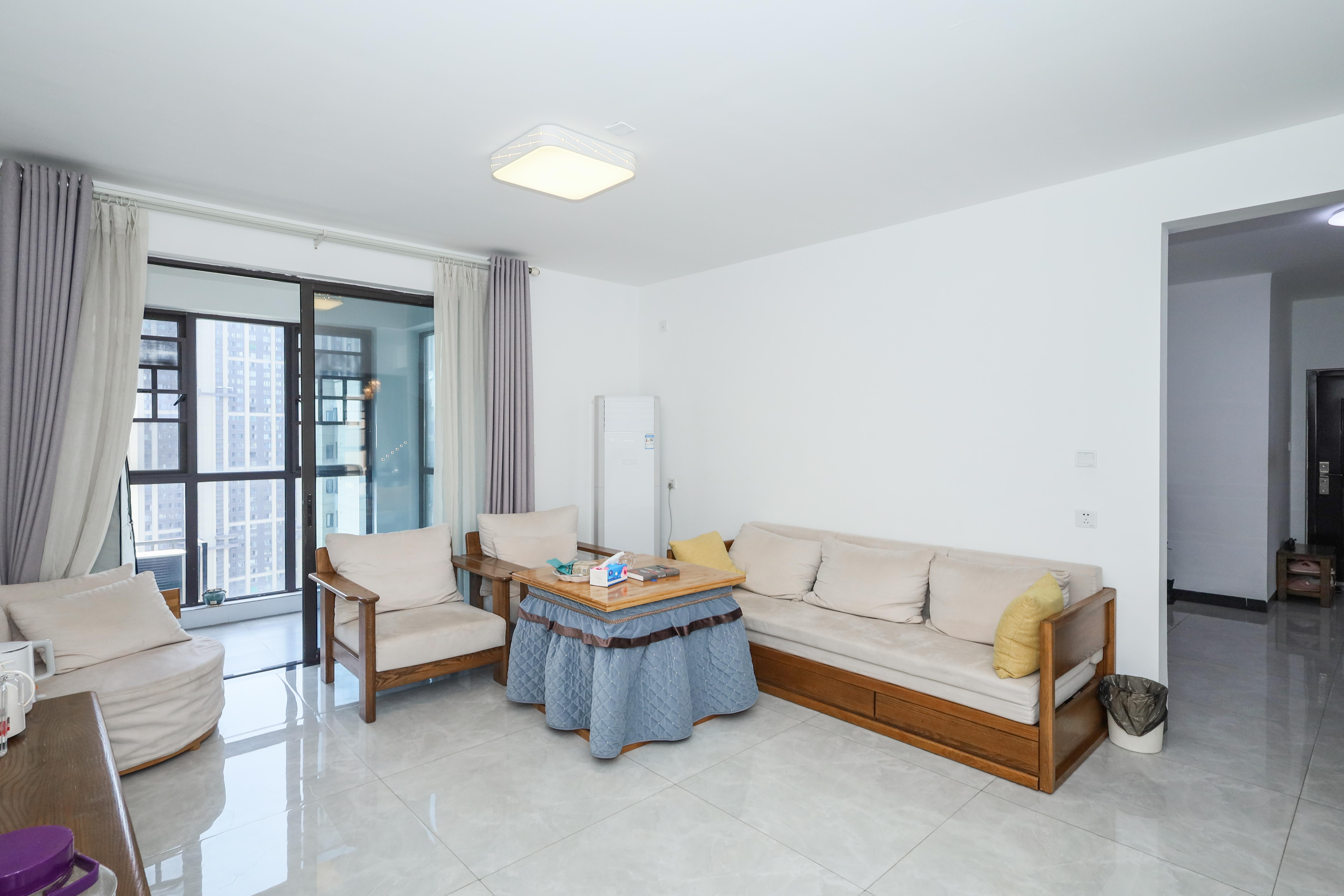 中国铁建梅溪青秀二期  4室2厅2卫    208.0万客厅