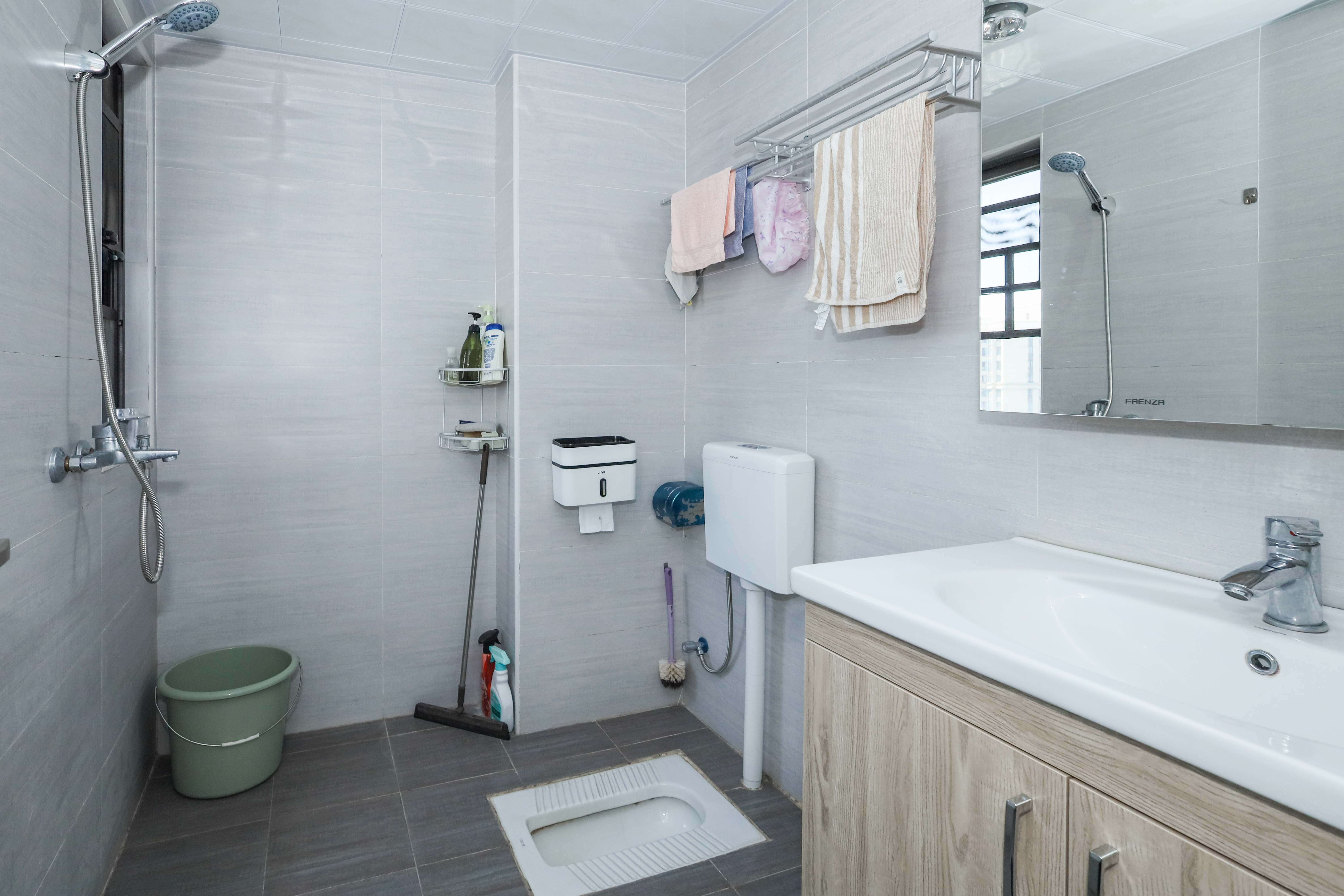 中国铁建梅溪青秀二期  4室2厅2卫    208.0万卫生间