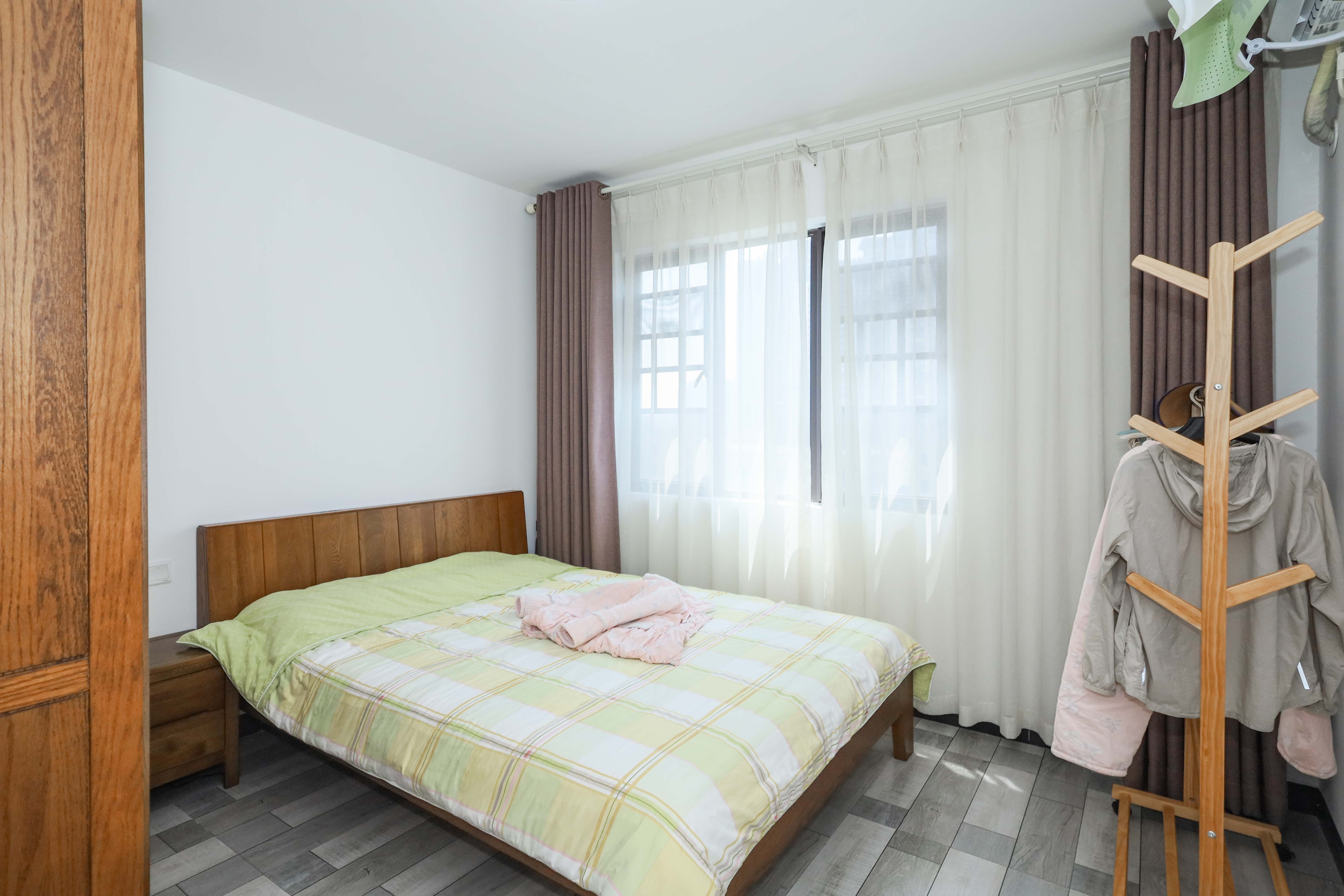 中国铁建梅溪青秀二期  4室2厅2卫    208.0万卧室