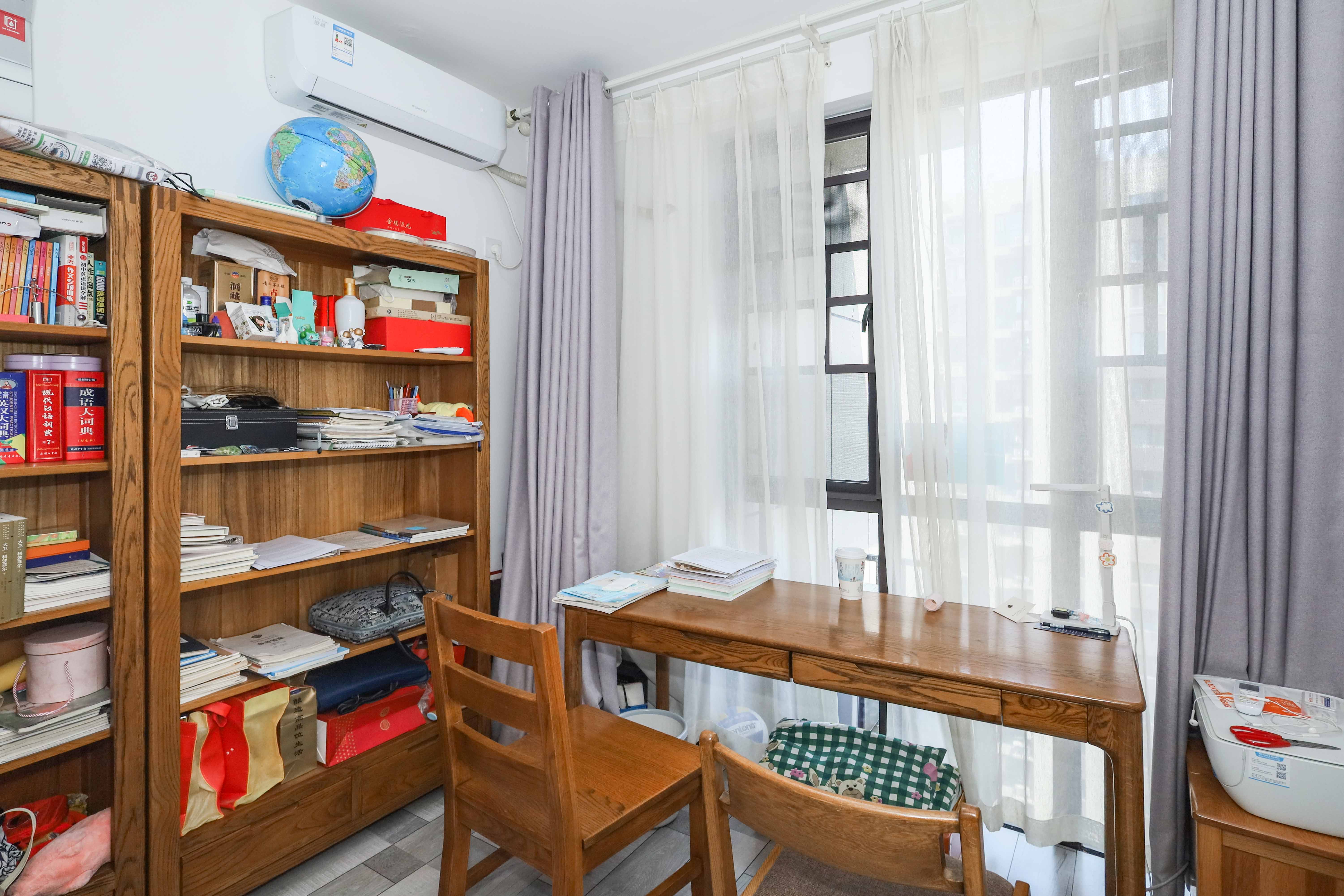 中国铁建梅溪青秀二期  4室2厅2卫    208.0万卧室