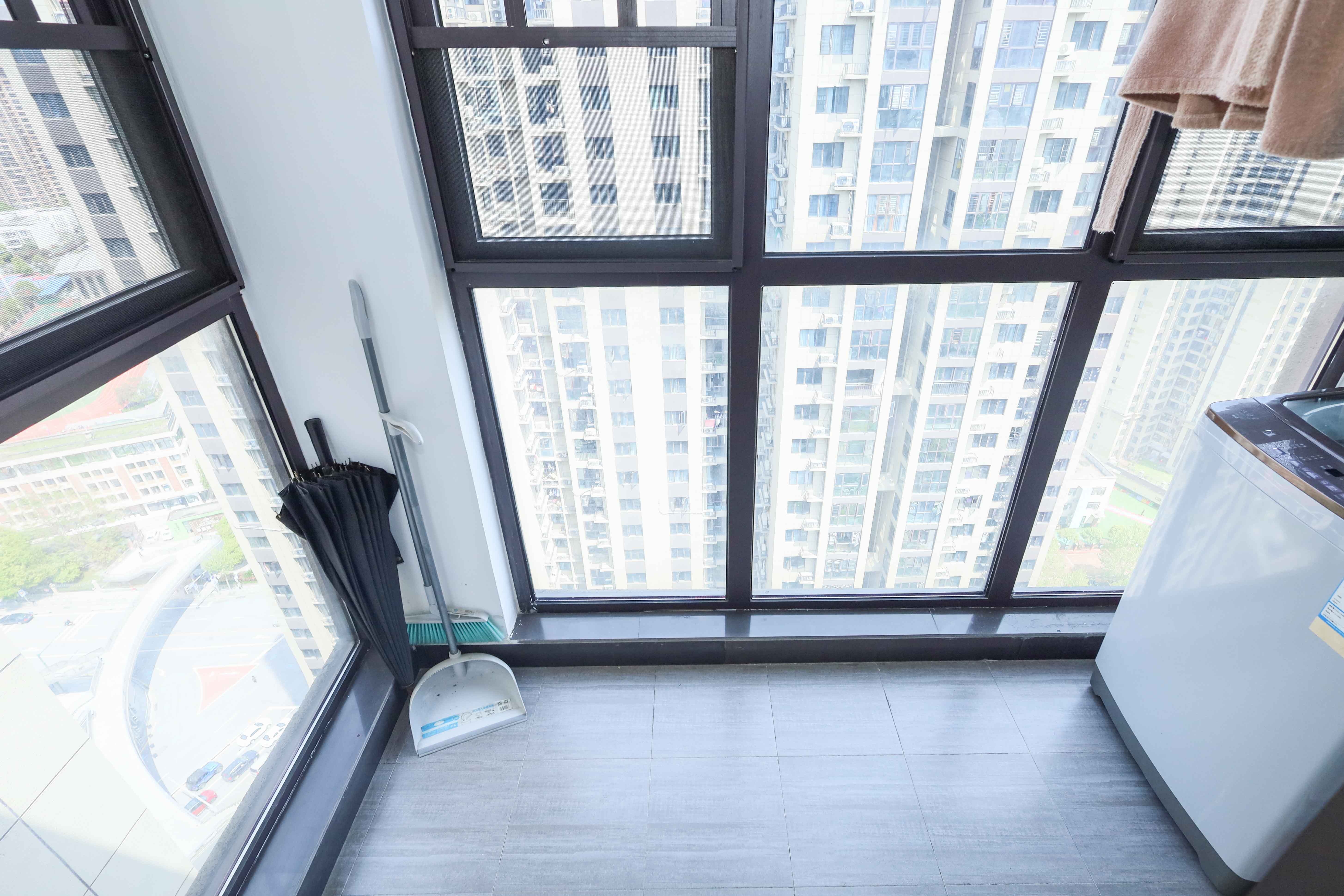 中国铁建梅溪青秀二期  4室2厅2卫    208.0万阳台