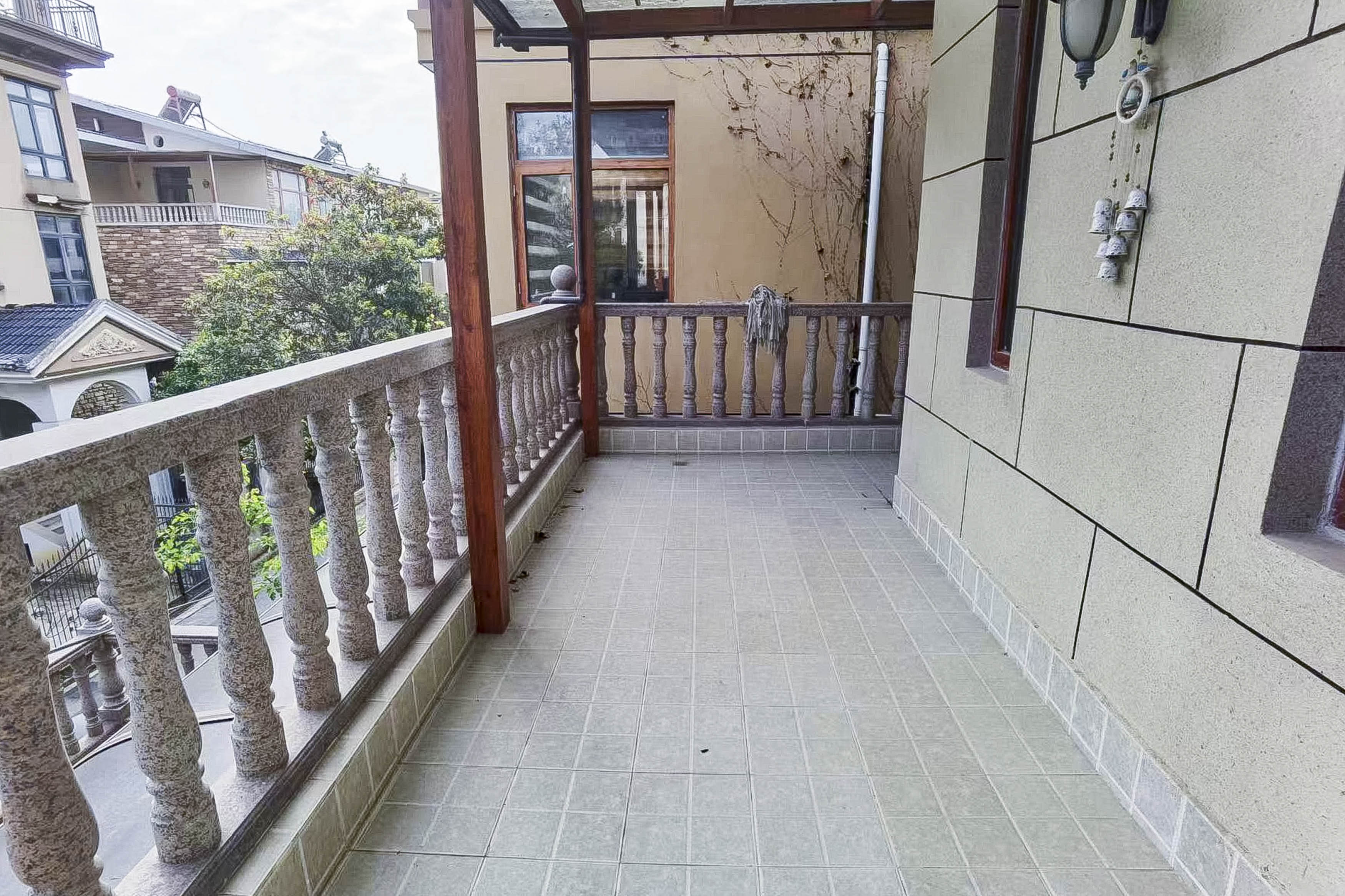 香格里麓山别墅  5室3厅3卫   448.00万阳台