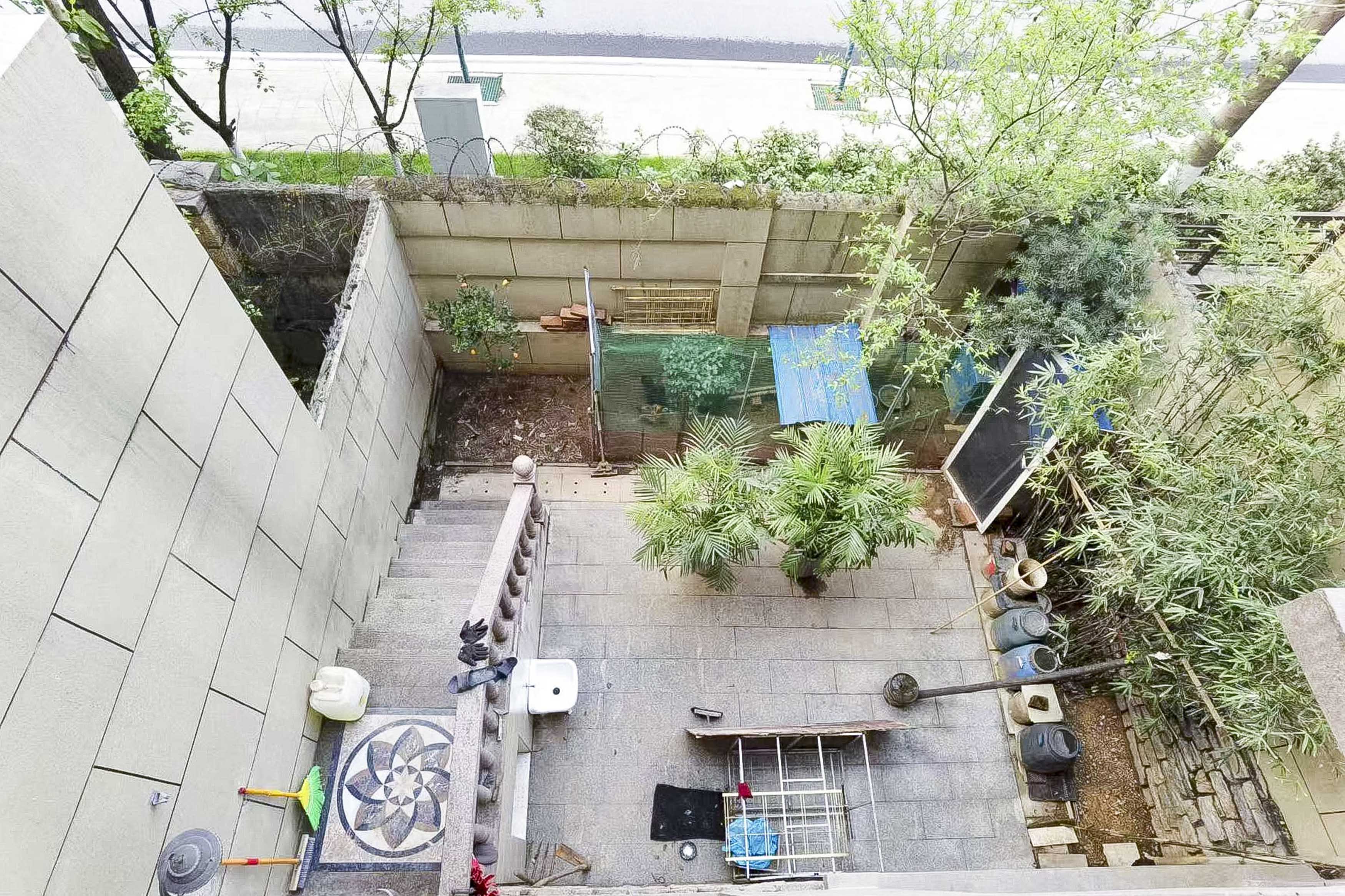 香格里麓山别墅  5室3厅3卫   448.00万阳台