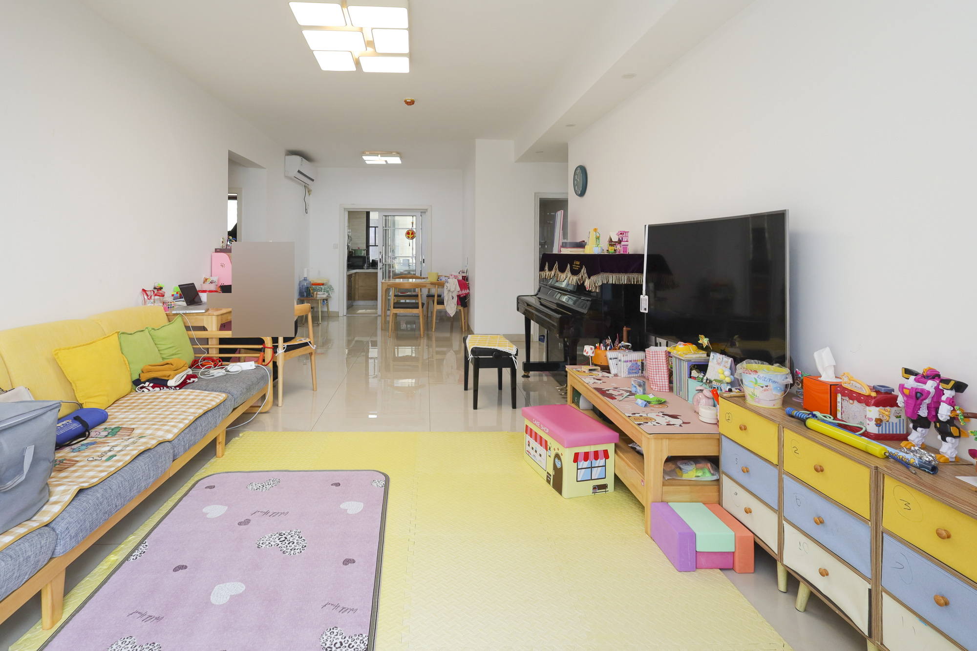 保利西海岸A区  4室2厅2卫   277.00万客厅