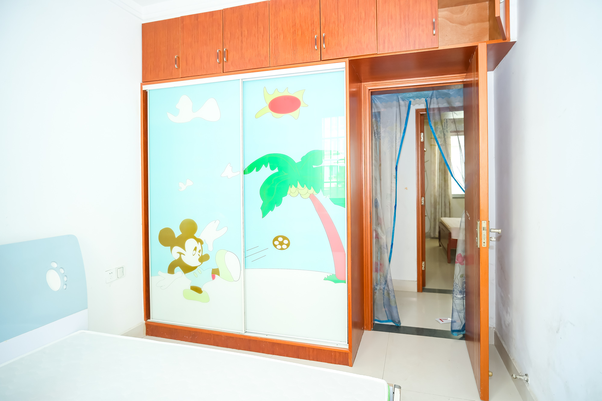 红树湾  3室2厅2卫   81.50万卧室