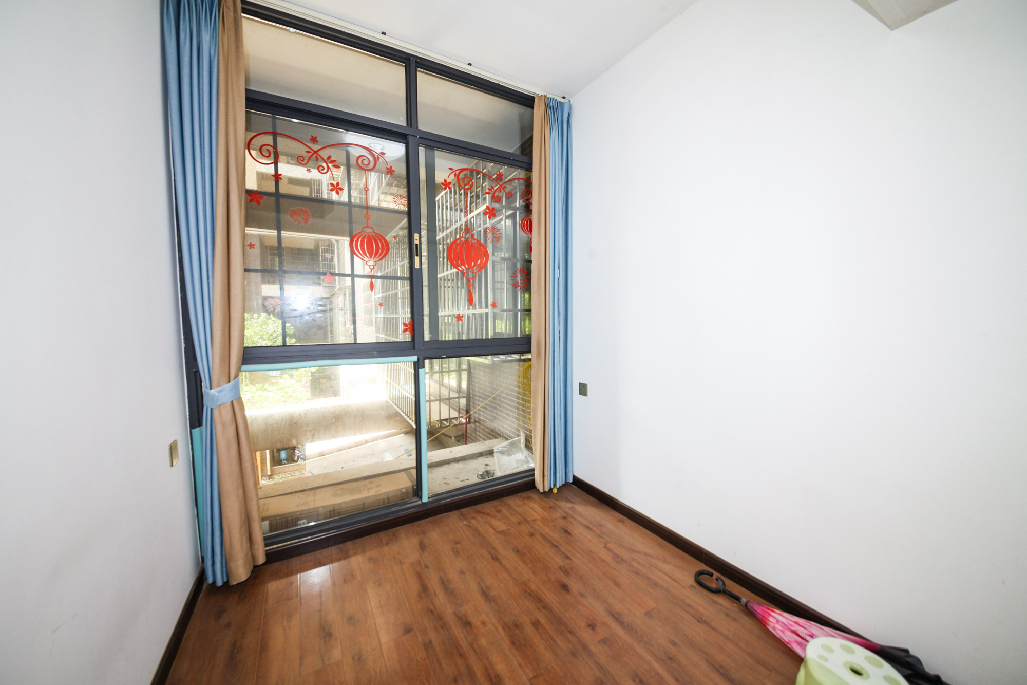 金富星城 3室2厅1卫 65.00万 金富星城 3室2厅1卫 65.00万卧室