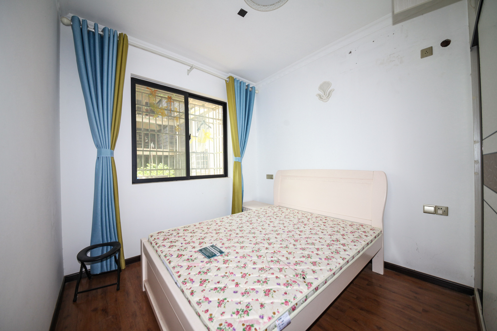 金富星城 3室2厅1卫 65.00万 金富星城 3室2厅1卫 65.00万卧室