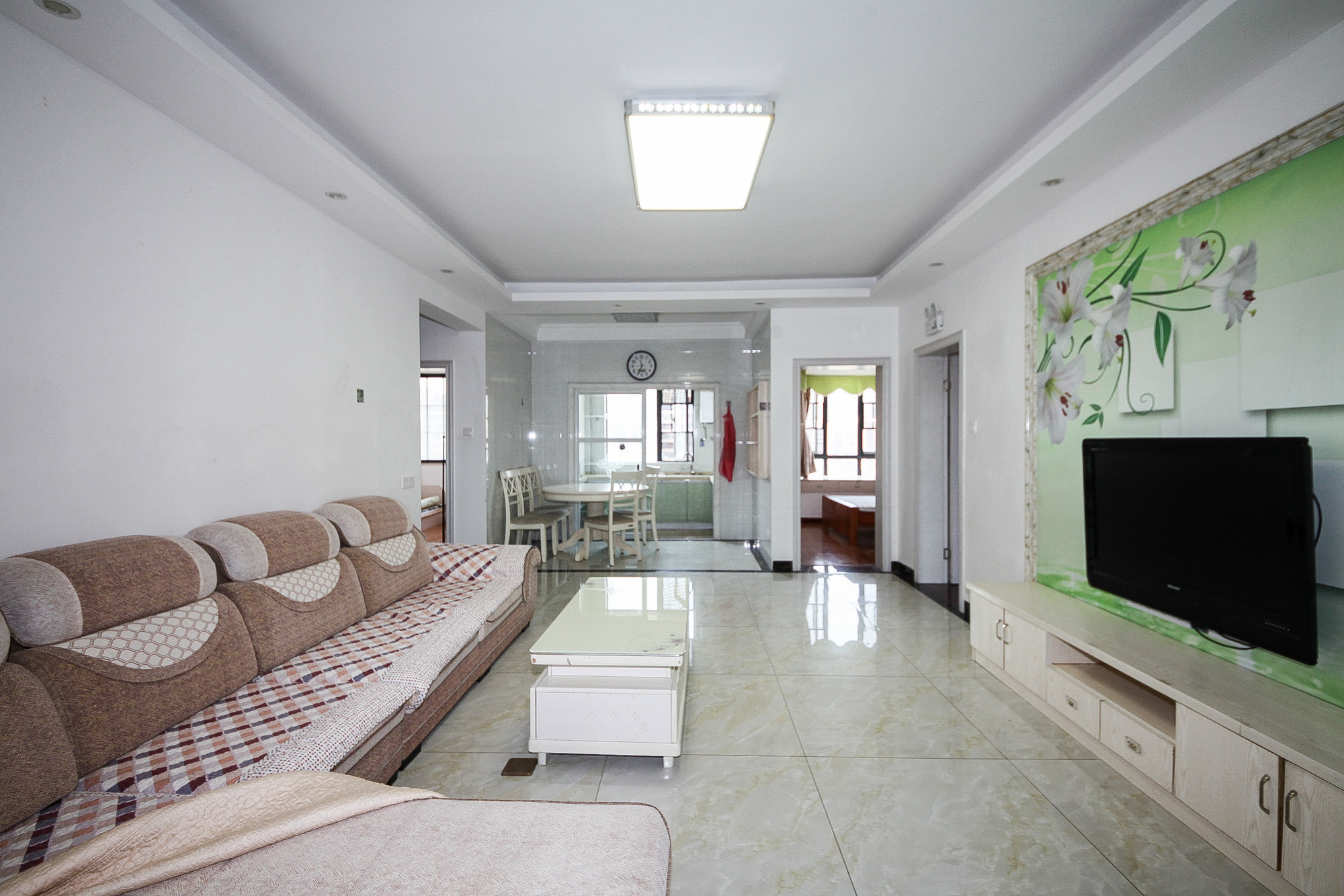 澳海澜庭 3室2厅2卫 75.00万 澳海澜庭 3室2厅2卫 75.00万客厅