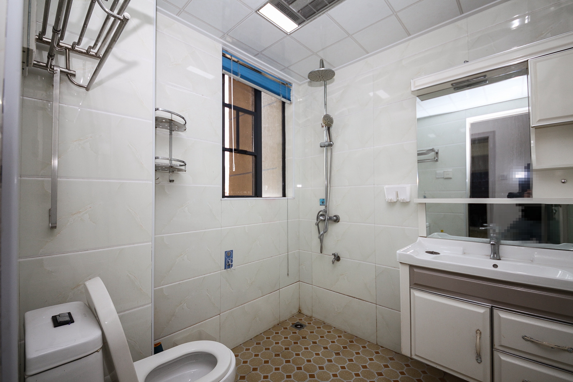 澳海澜庭 3室2厅2卫 75.00万 澳海澜庭 3室2厅2卫 75.00万卫生间