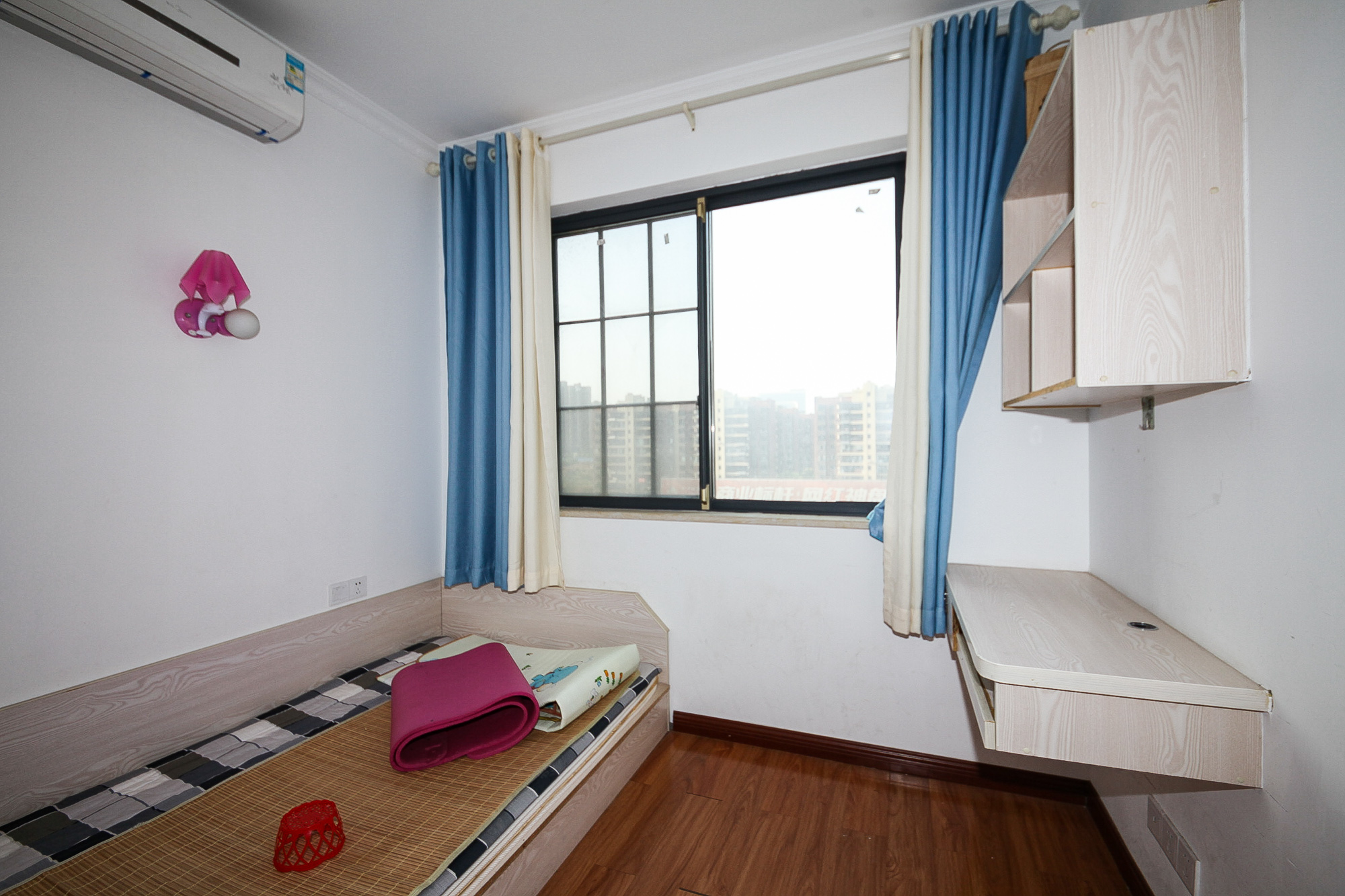 澳海澜庭 3室2厅2卫 75.00万 澳海澜庭 3室2厅2卫 75.00万卧室