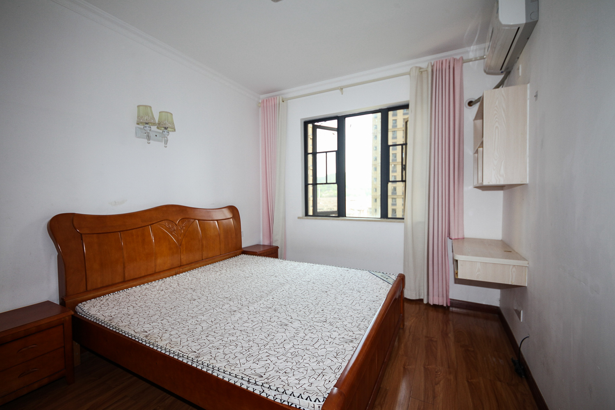 澳海澜庭 3室2厅2卫 75.00万 澳海澜庭 3室2厅2卫 75.00万卧室