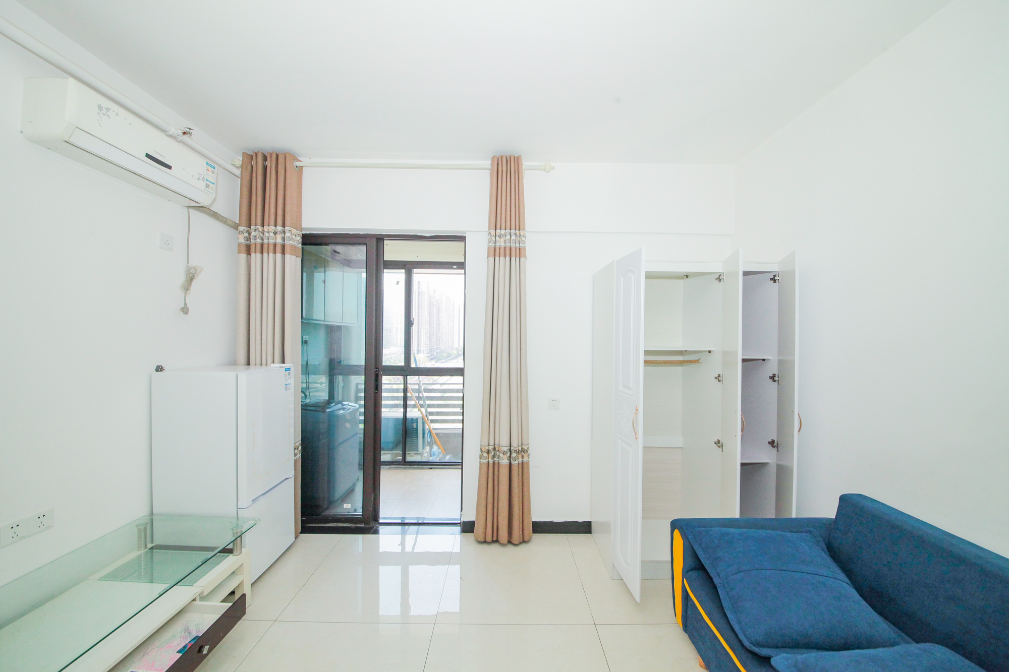 国泰九龙湾 1室1厅1卫 31.80万 国泰九龙湾 1室1厅1卫 31.80万客厅