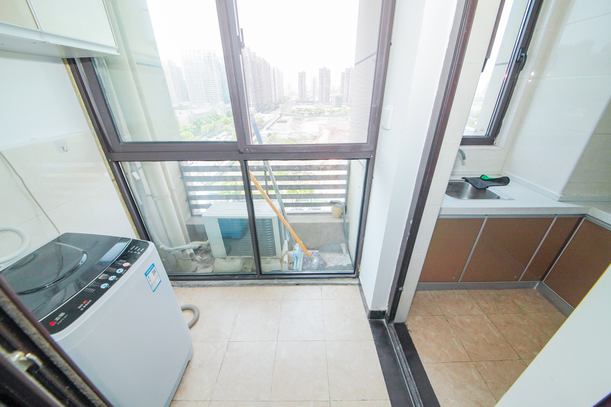 国泰九龙湾 1室1厅1卫 31.80万 国泰九龙湾 1室1厅1卫 31.80万阳台