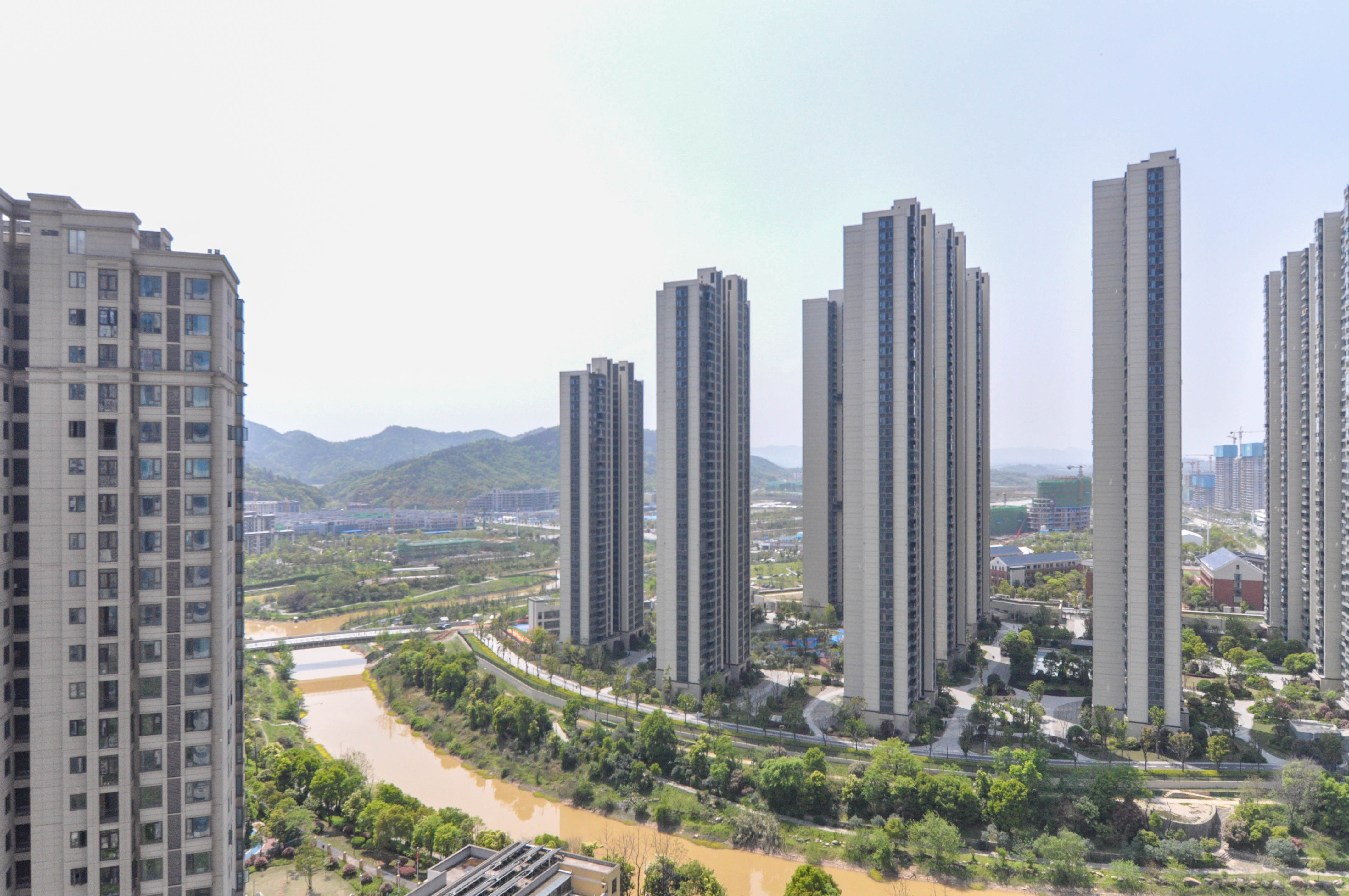 梅溪湖金茂湾 4室2厅2卫 168.00万 梅溪湖金茂湾 4室2厅2卫 168.00万其他