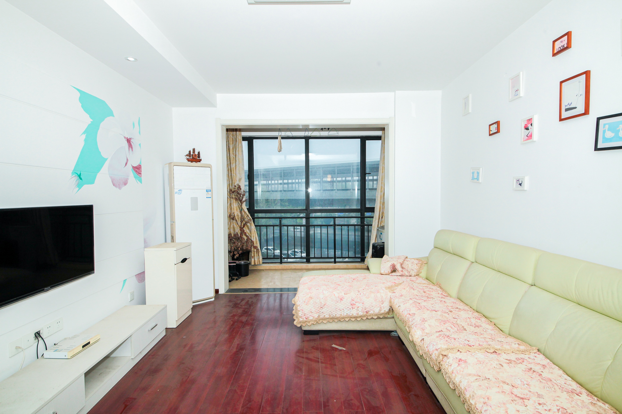 松雅湖金岸 2室2厅1卫 62.80万 松雅湖金岸 2室2厅1卫 62.80万客厅