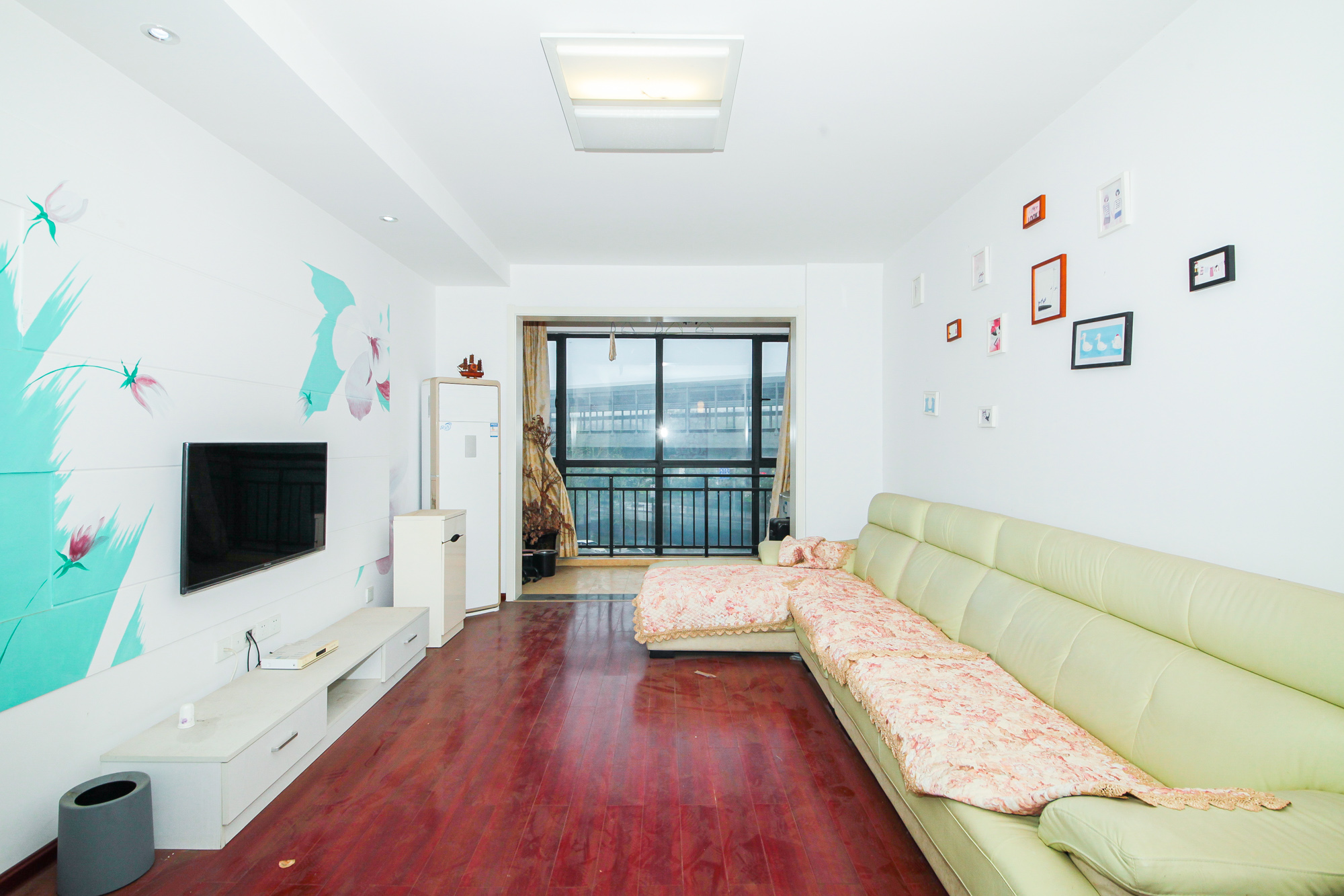 松雅湖金岸 2室2厅1卫 62.80万 松雅湖金岸 2室2厅1卫 62.80万客厅