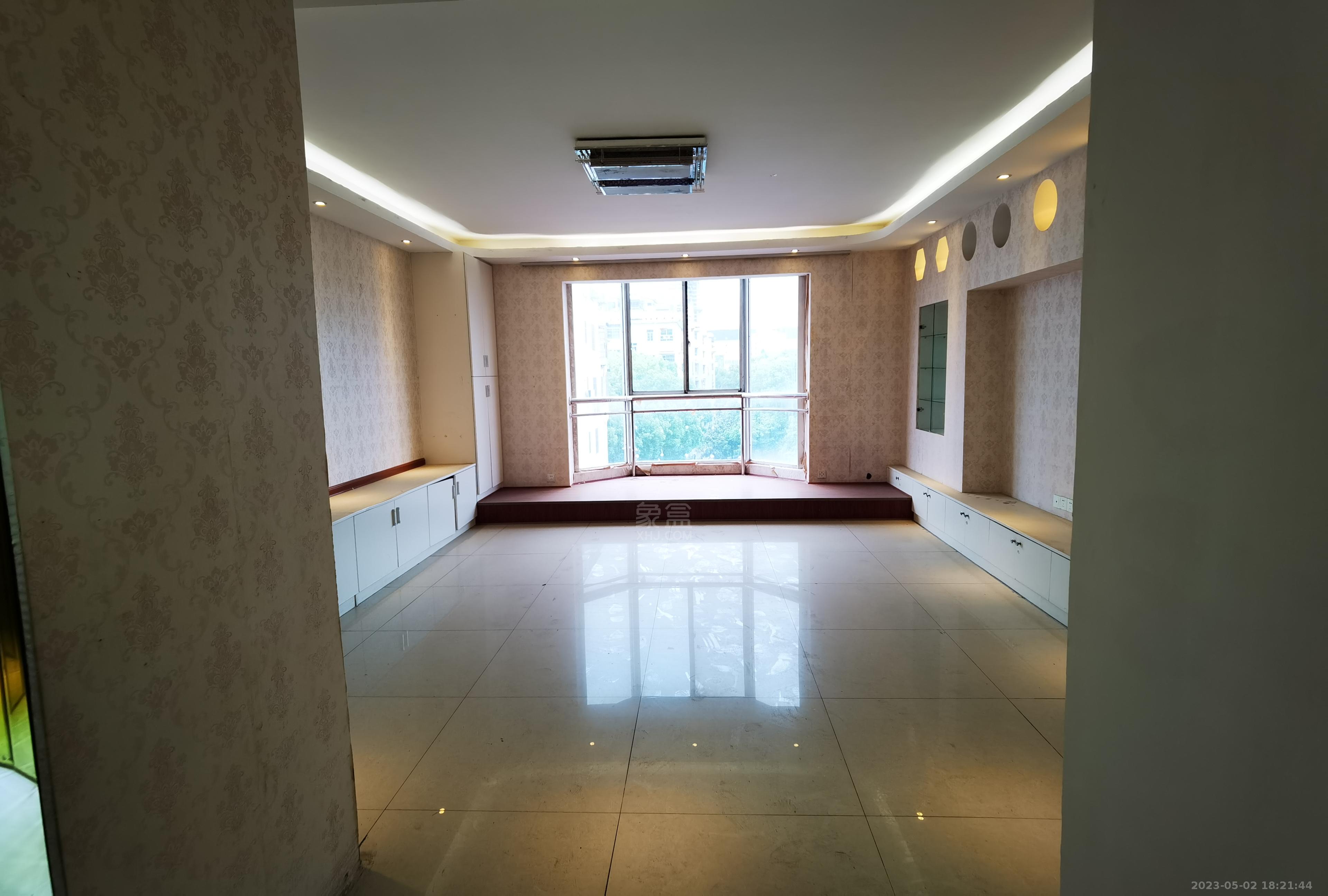 耀华大厦  4室2厅2卫   2400.00元/月室内图