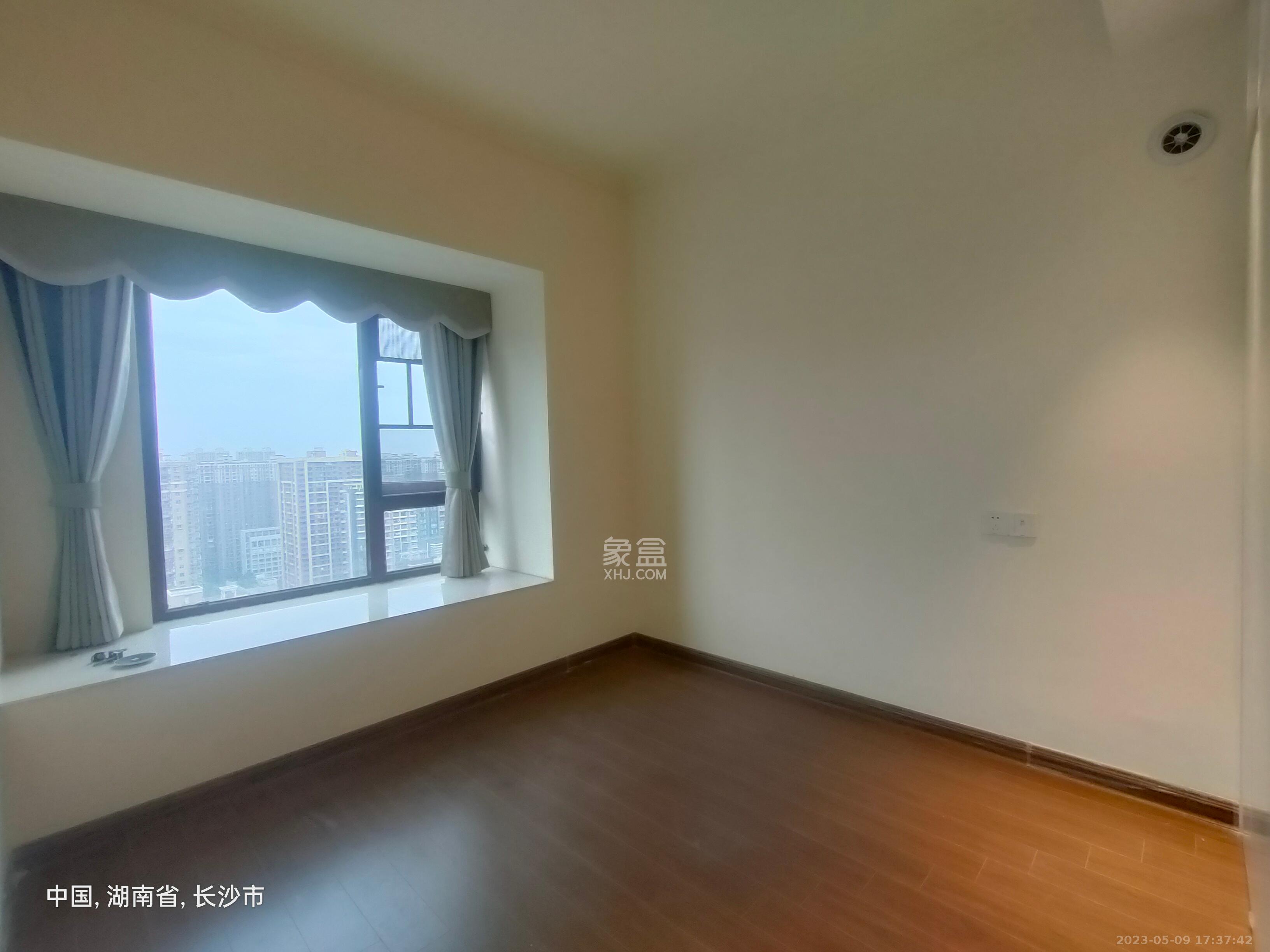 碧桂园中央花园  4室2厅2卫    3500.0元/月室内图
