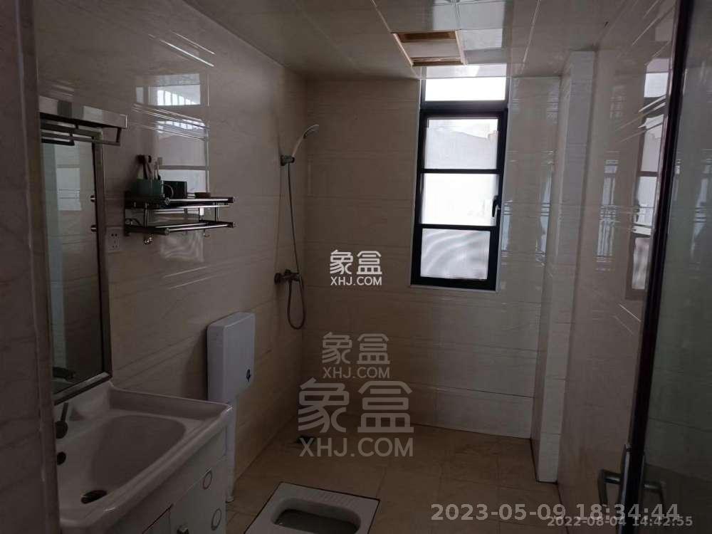 湘银星城  3室2厅2卫   1600.00元/月室内图
