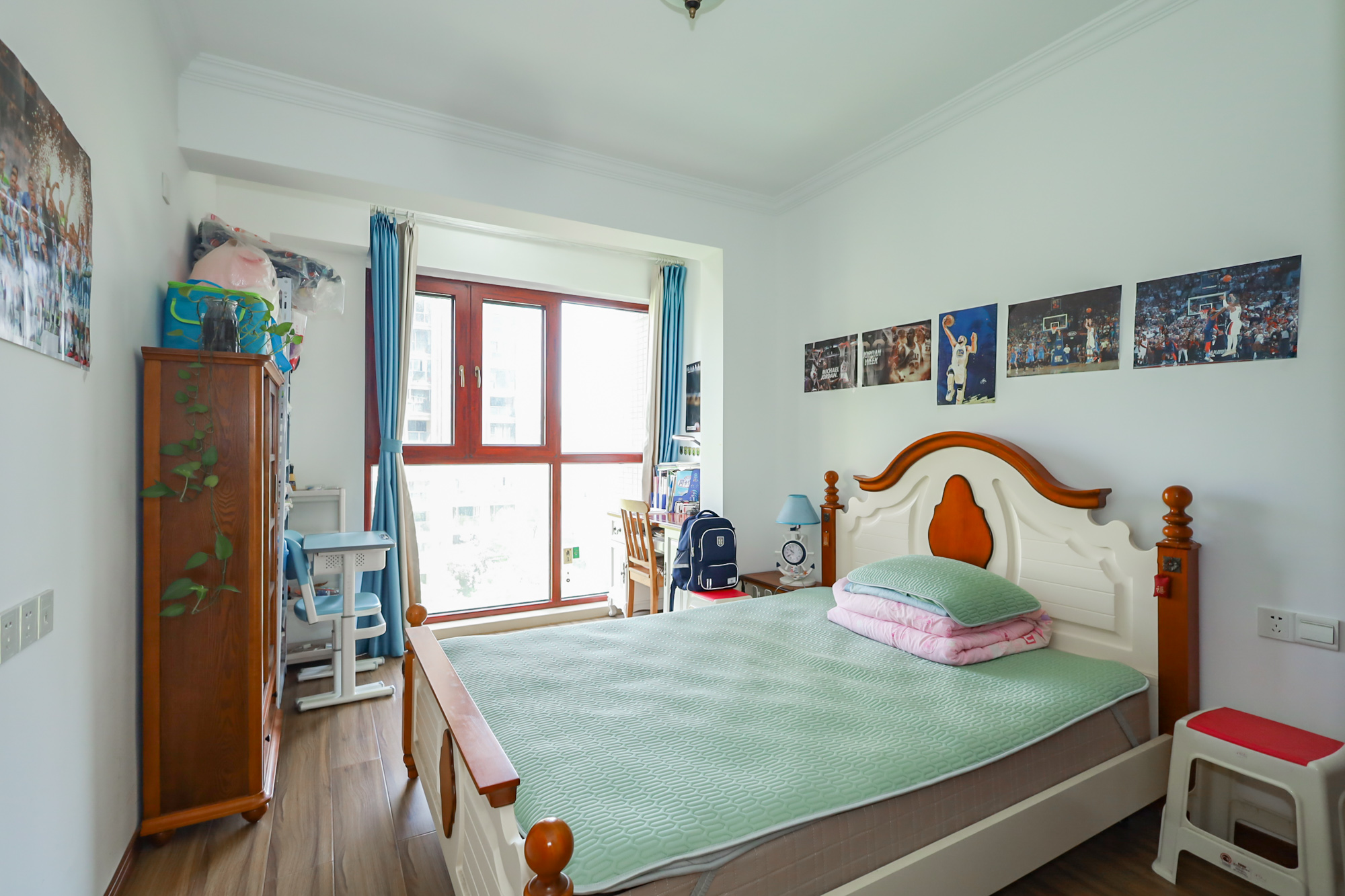 八方小区C区  3室2厅1卫    420.0万卧室