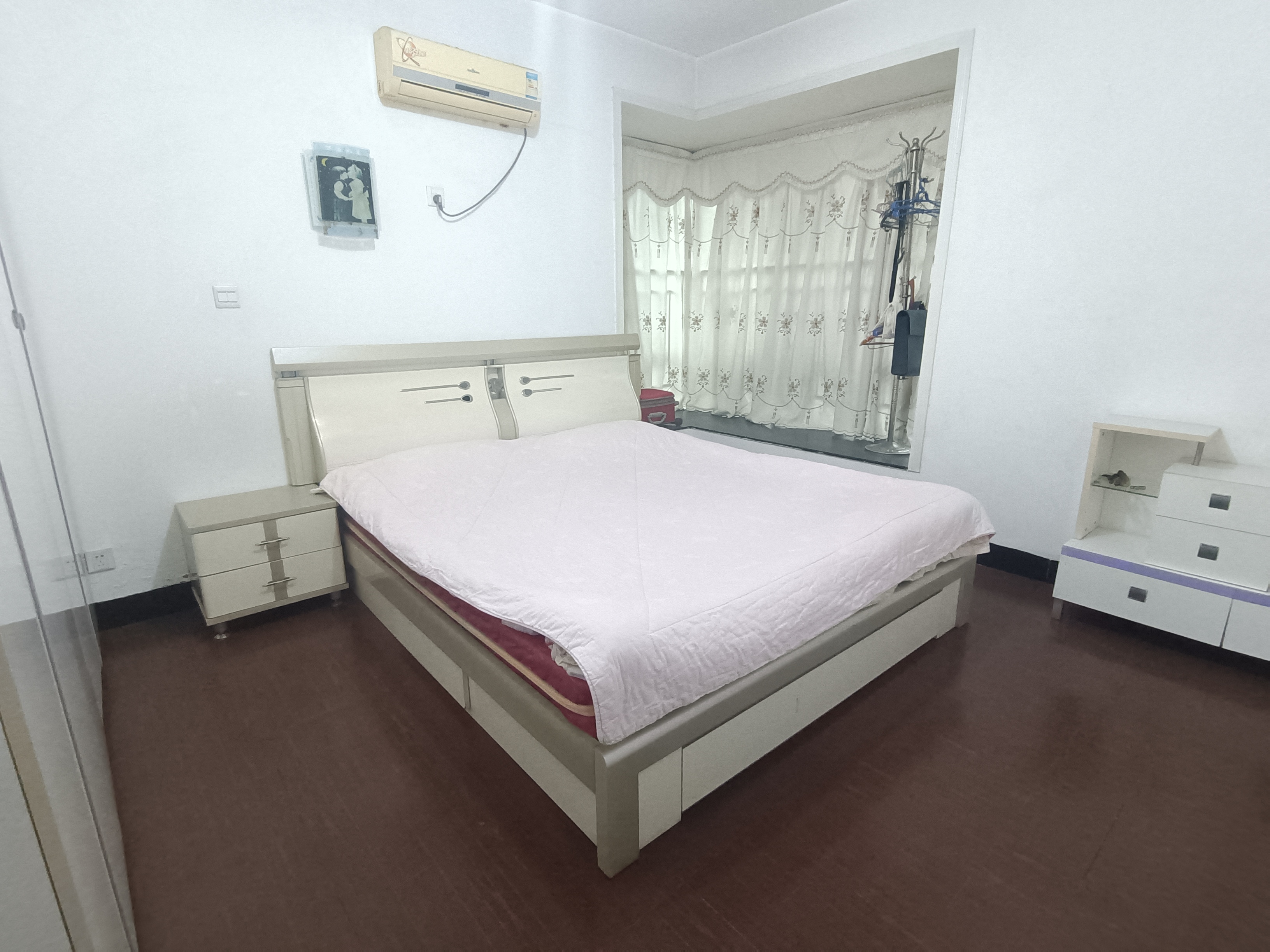 四季花园  3室2厅2卫   75.00万 四季花园  3室2厅2卫   75.00万室内图