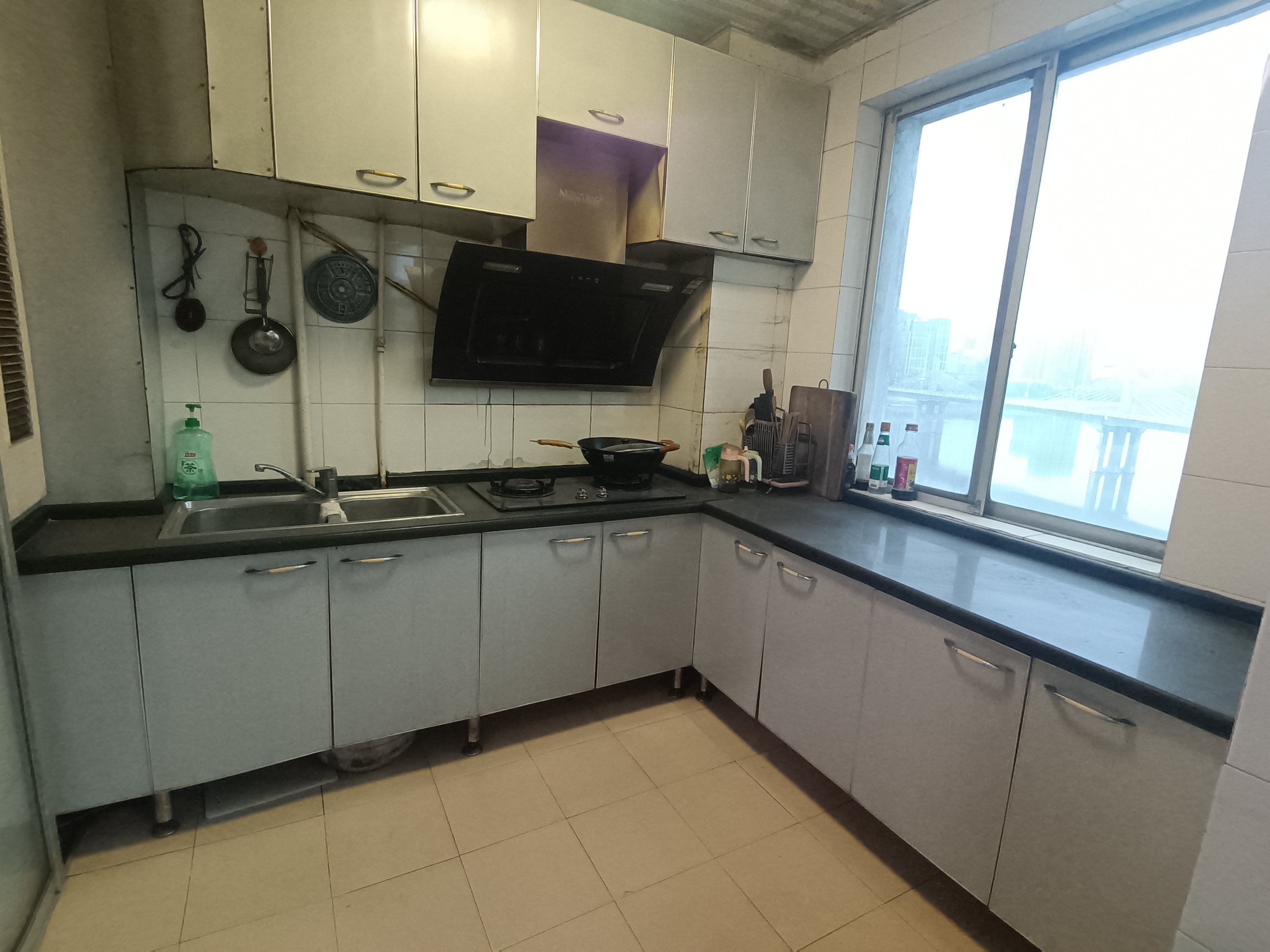 四季花园  3室2厅2卫   75.00万 四季花园  3室2厅2卫   75.00万室内图