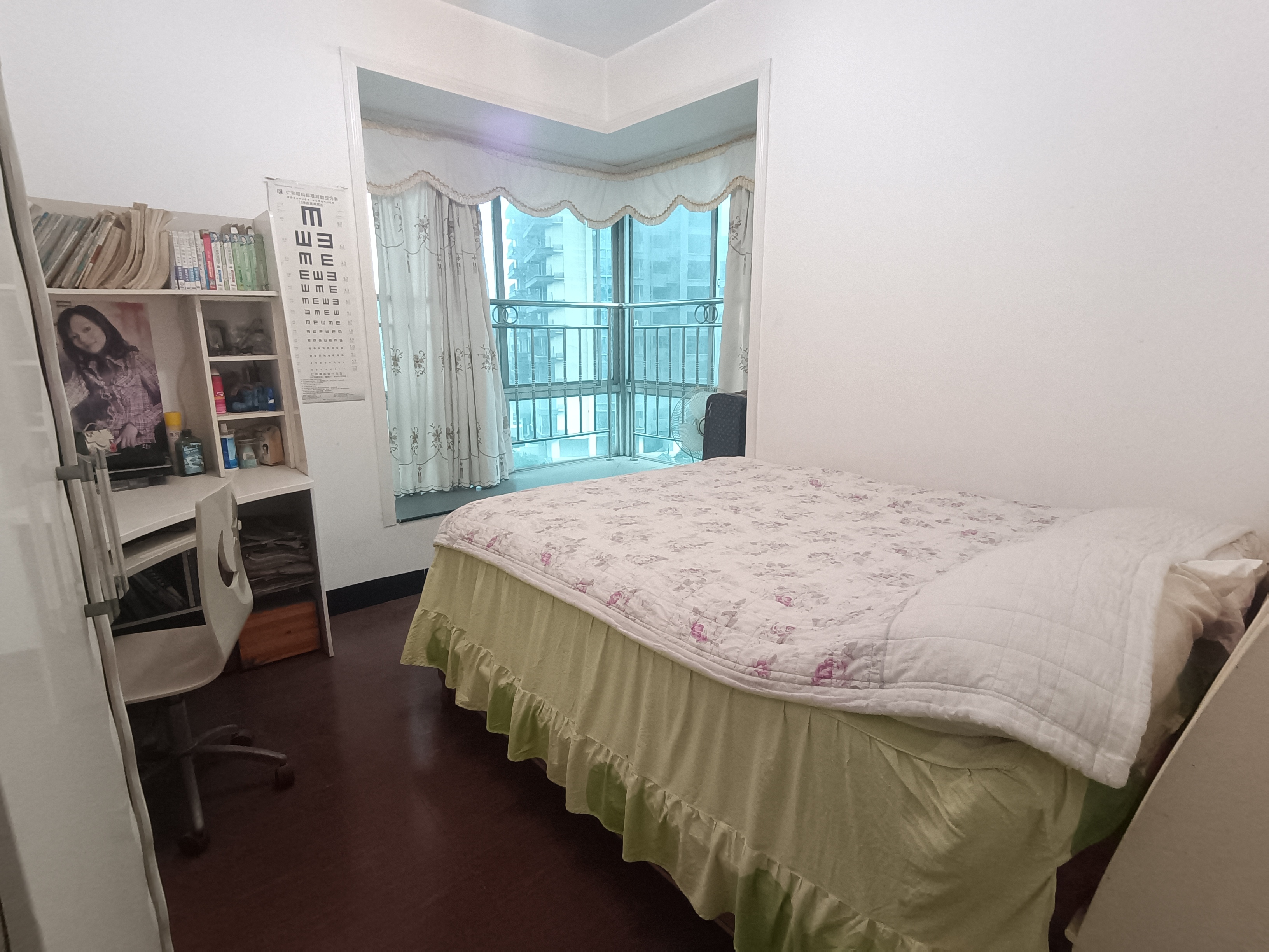 四季花园  3室2厅2卫   75.00万 四季花园  3室2厅2卫   75.00万室内图