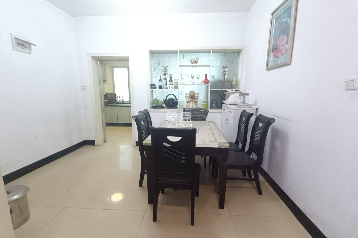 四季花园  3室2厅2卫   75.00万 四季花园  3室2厅2卫   75.00万室内图