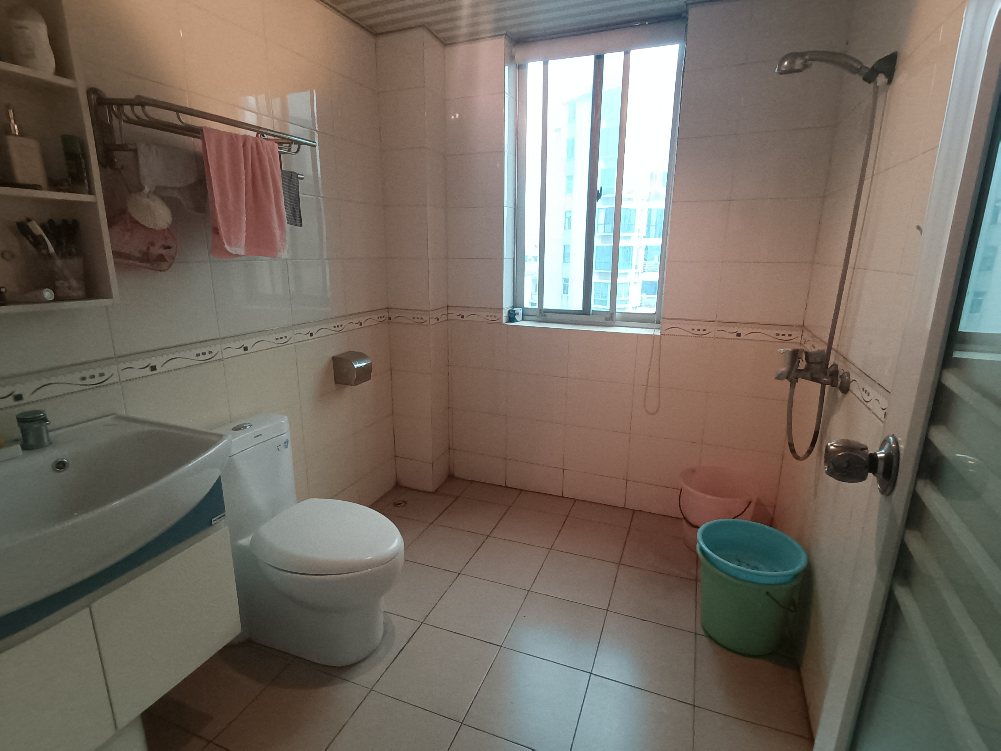 四季花园  3室2厅2卫   75.00万 四季花园  3室2厅2卫   75.00万室内图