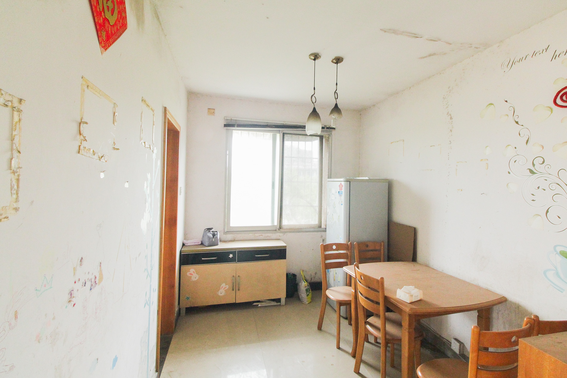 三湘小区  2室2厅1卫   63.80万客厅