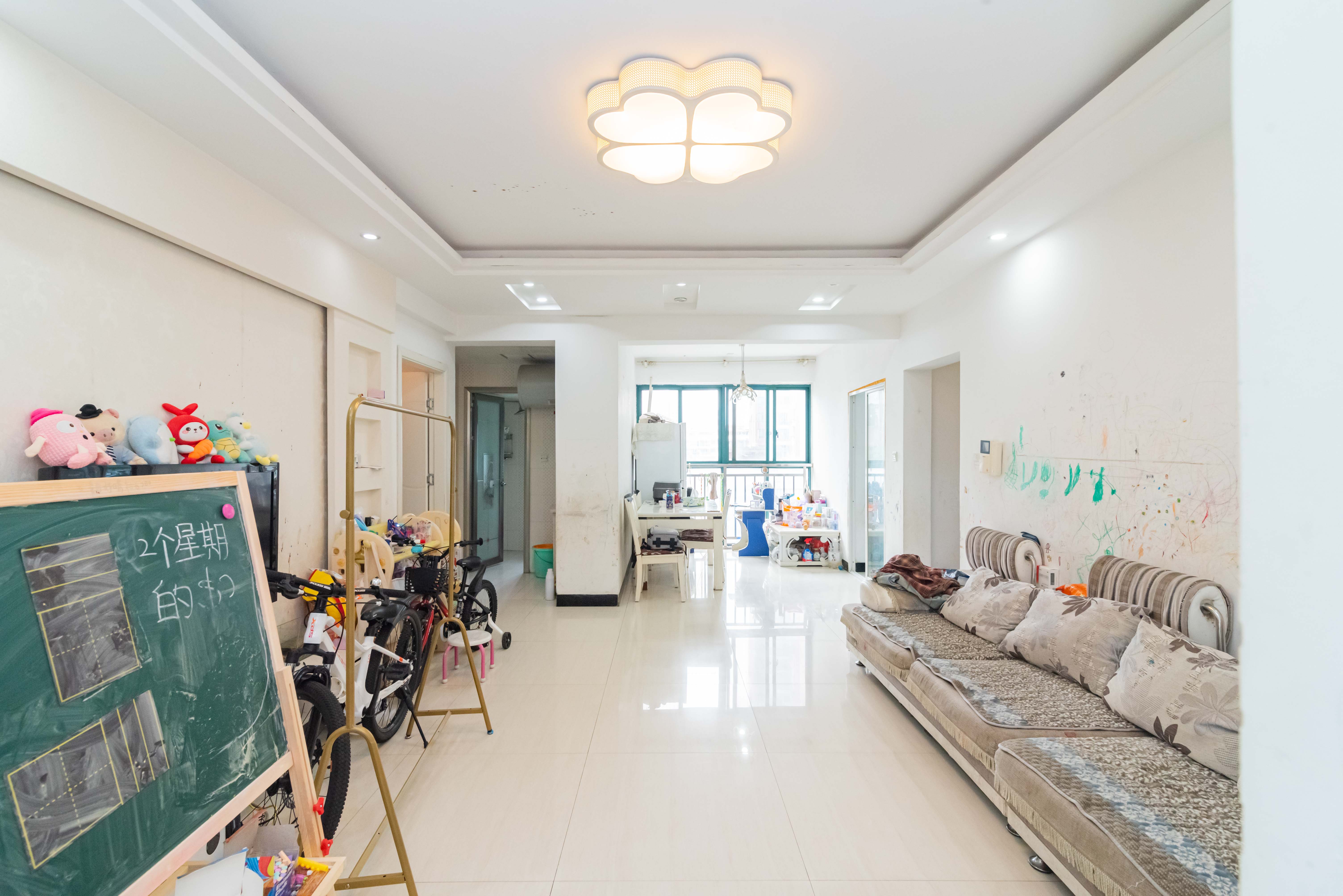 才子佳苑一期/二期  3室2厅2卫    96.0万客厅