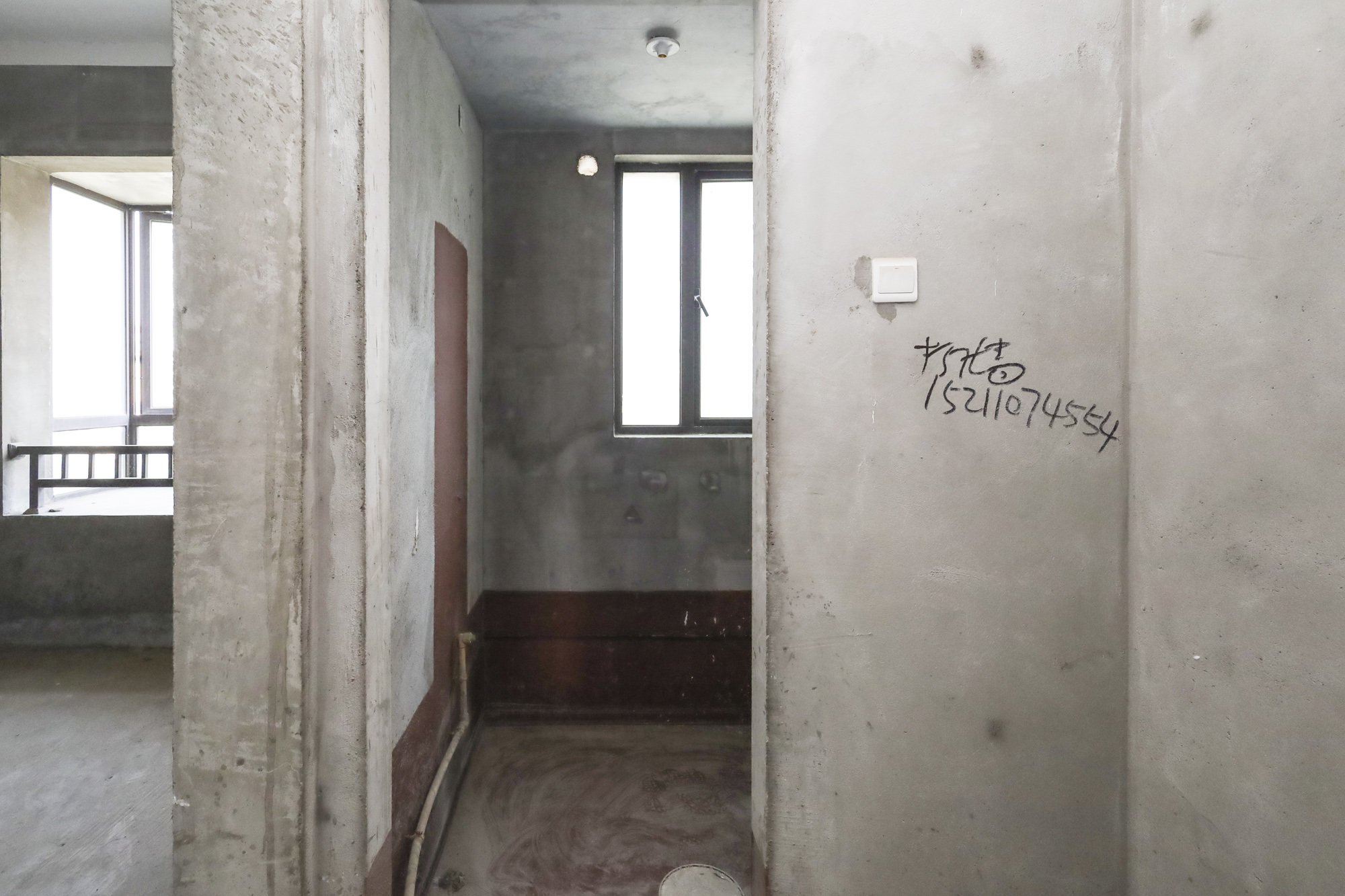 光明E城  4室2厅2卫    115.0万卫生间