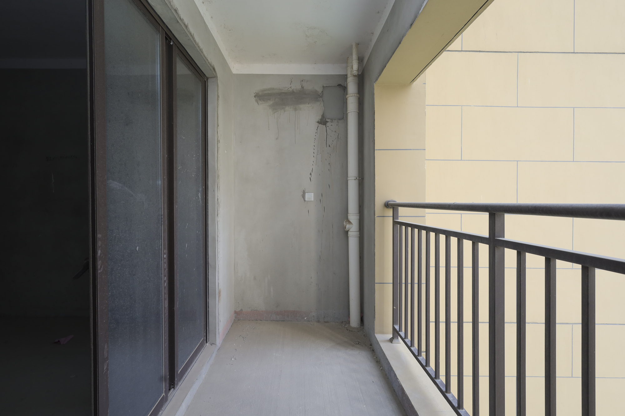 光明E城  4室2厅2卫    115.0万阳台