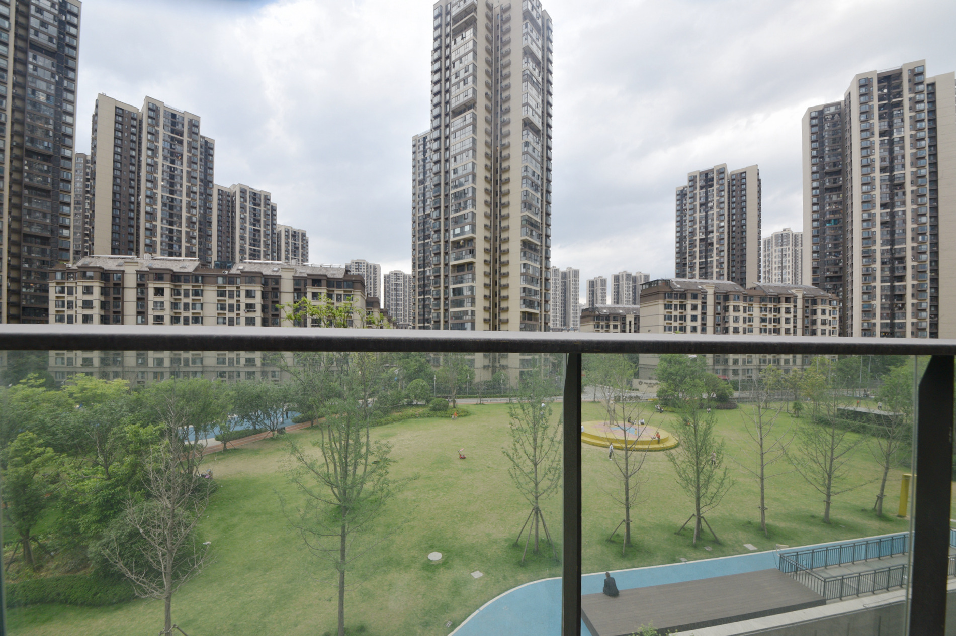 万科魅力之城  4室2厅4卫   363.00万阳台